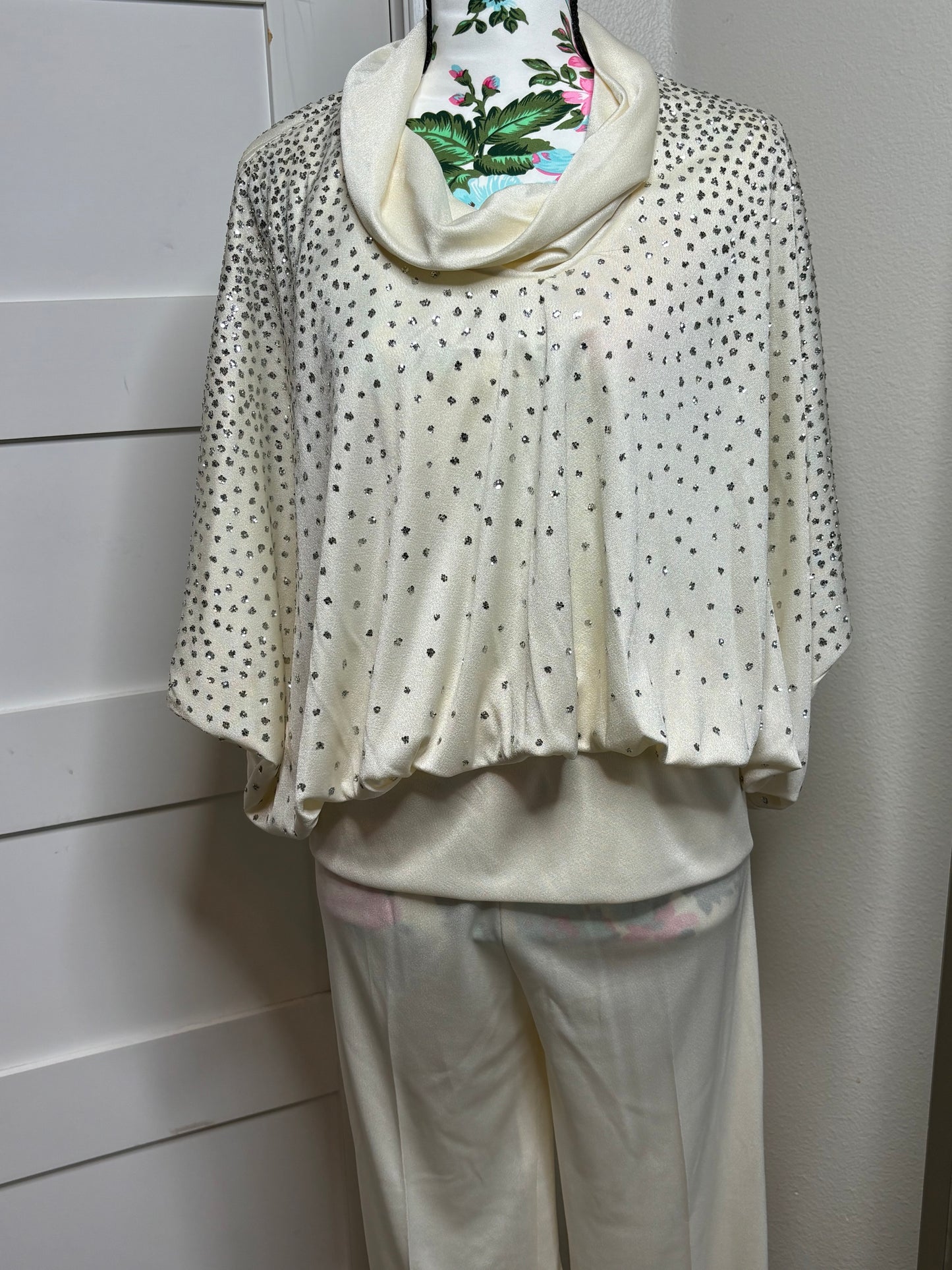 C005 Jack Fuller for Patras White and Silver Glimmer Top and Matching Pants Size 6