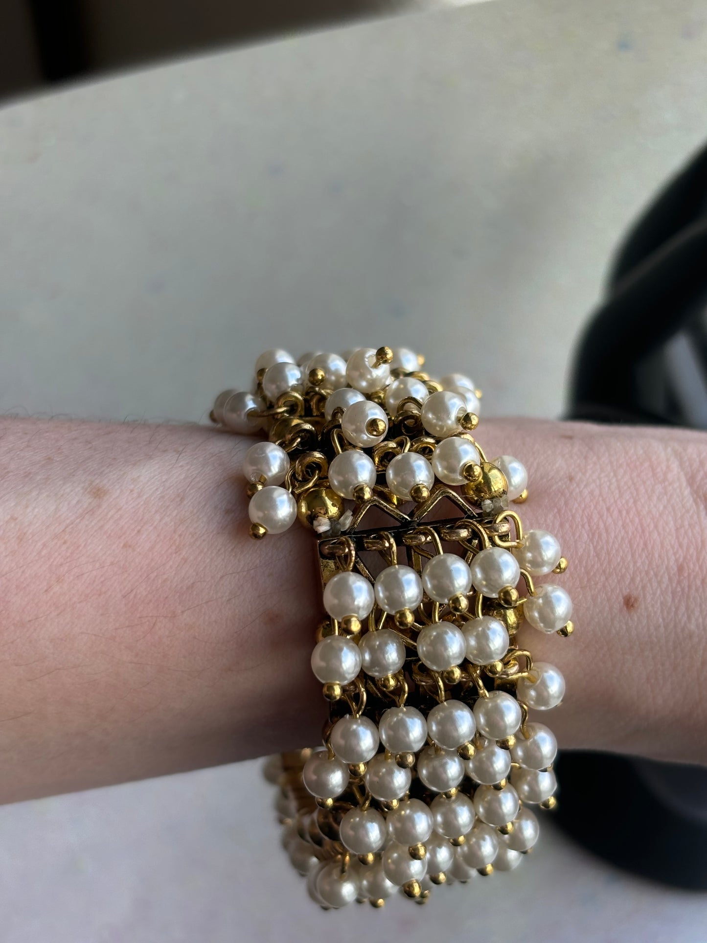 #0045 Gold Tone Bracelet with Pearls