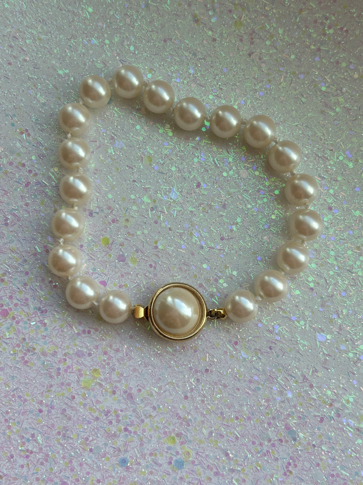 #0103 Vintage Faux Pearl Bracelet