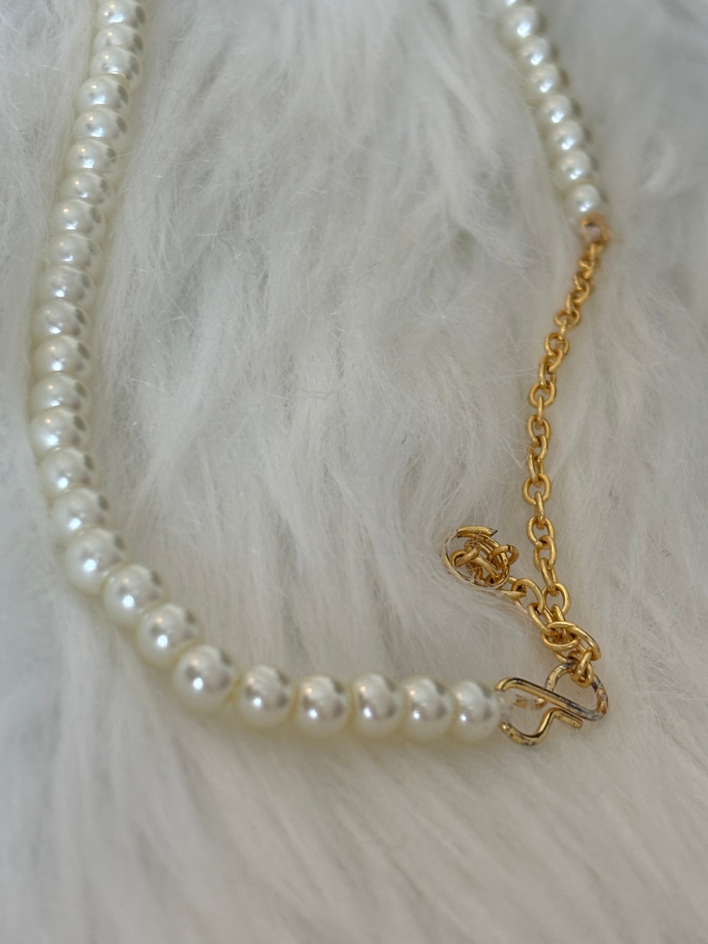 #0085 Faux Pearl Necklace with Sparkle Details