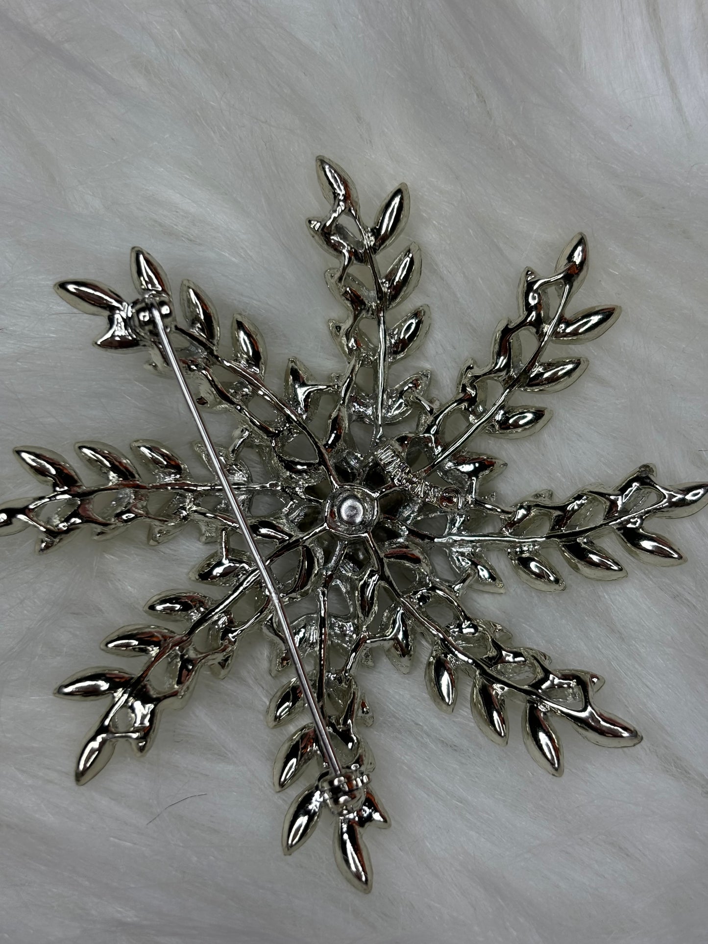 A262 Vintage Sarah Coventry Evening Snowflake Brooch Rhinestones and Silver Tone