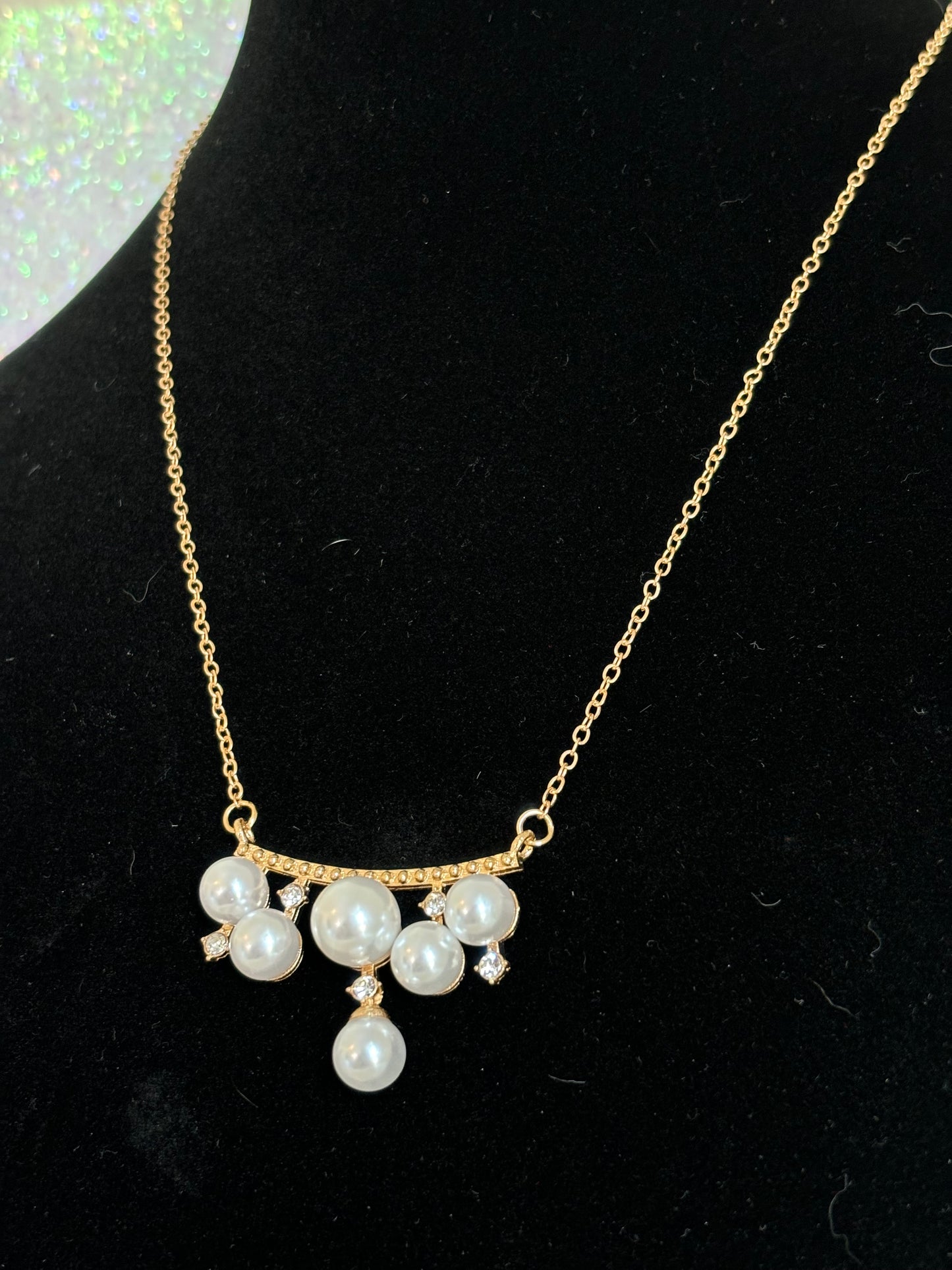 #0069 Gold Tone Faux Pearl Pendant Necklace