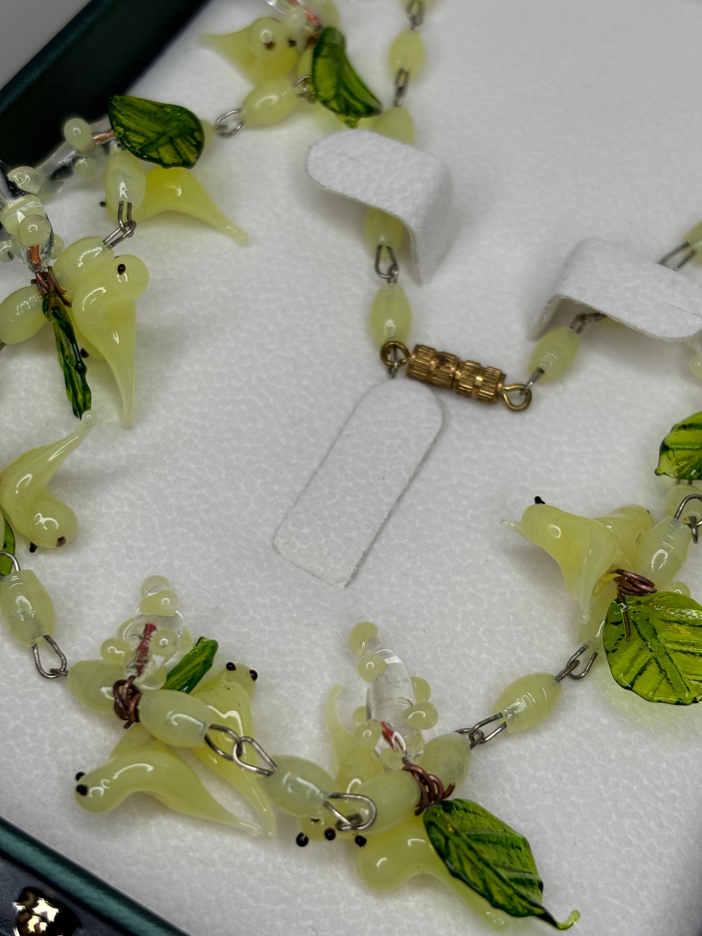 A141 Vintage Venetian Murano Glass Bird Lime Green Beaded Necklace with Glass Leaves c1930s