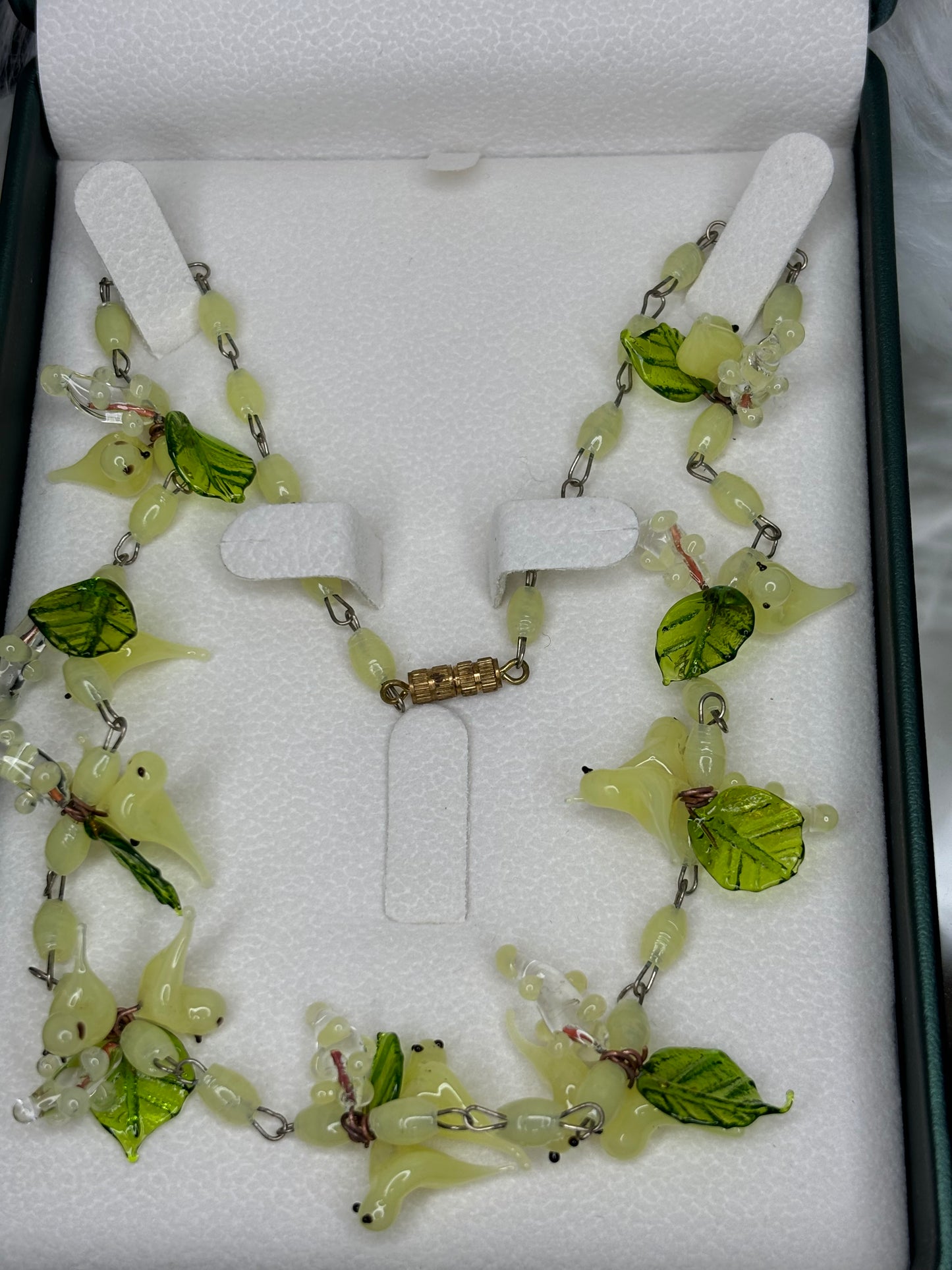 A141 Vintage Venetian Murano Glass Bird Lime Green Beaded Necklace with Glass Leaves c1930s