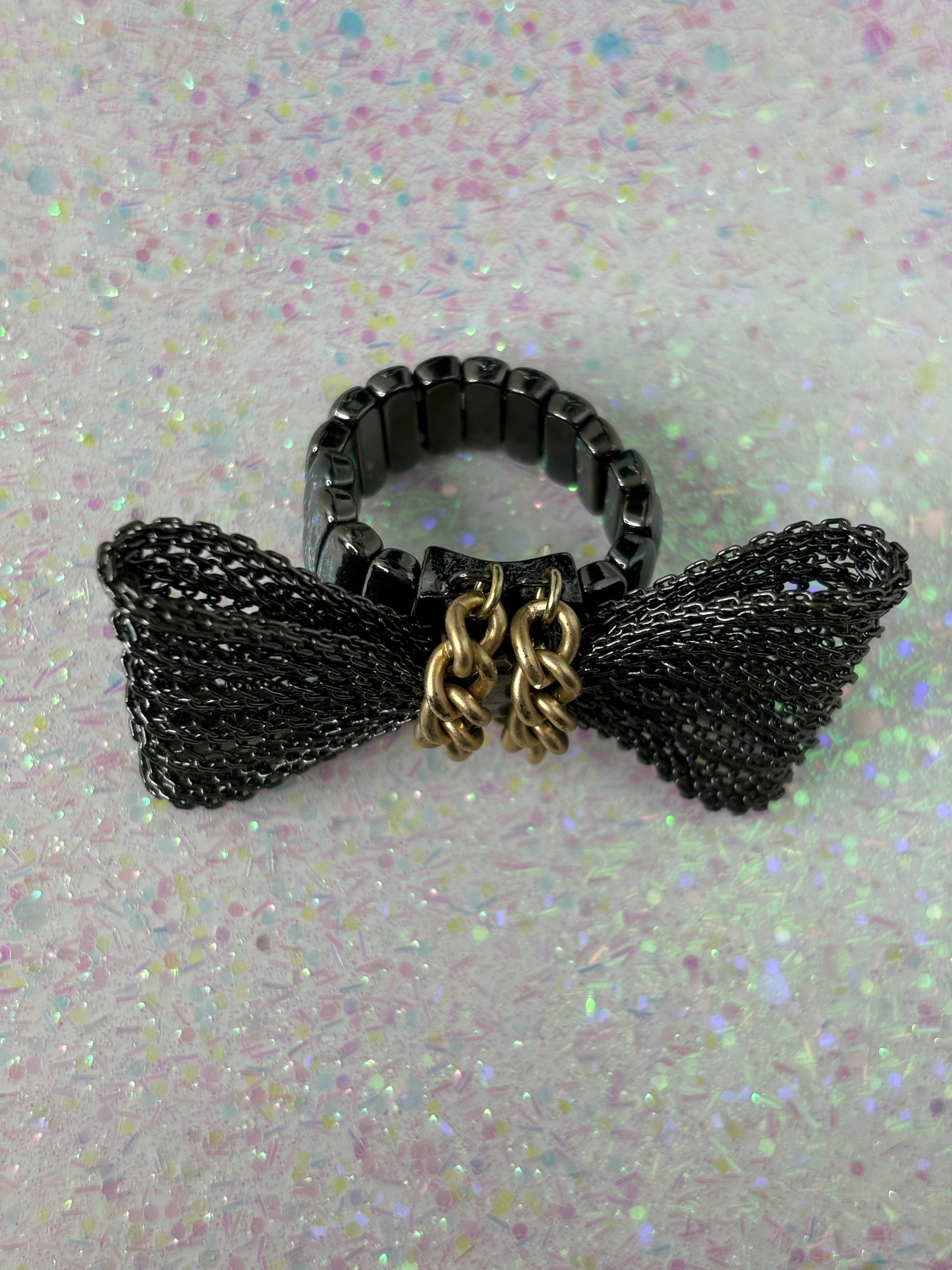 A095 Stretchy Black/Gold Bow Ring