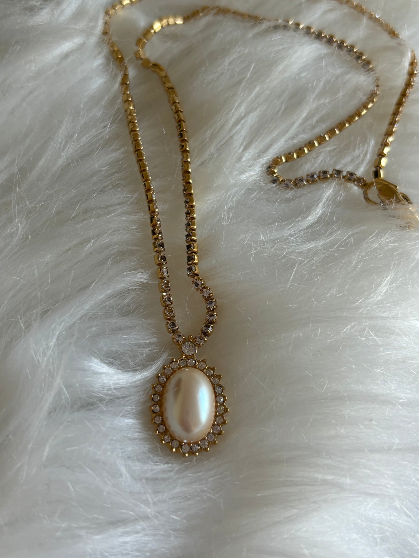 #0065 Monet (Signed) Gold Toned Necklace with Pearl Pendant