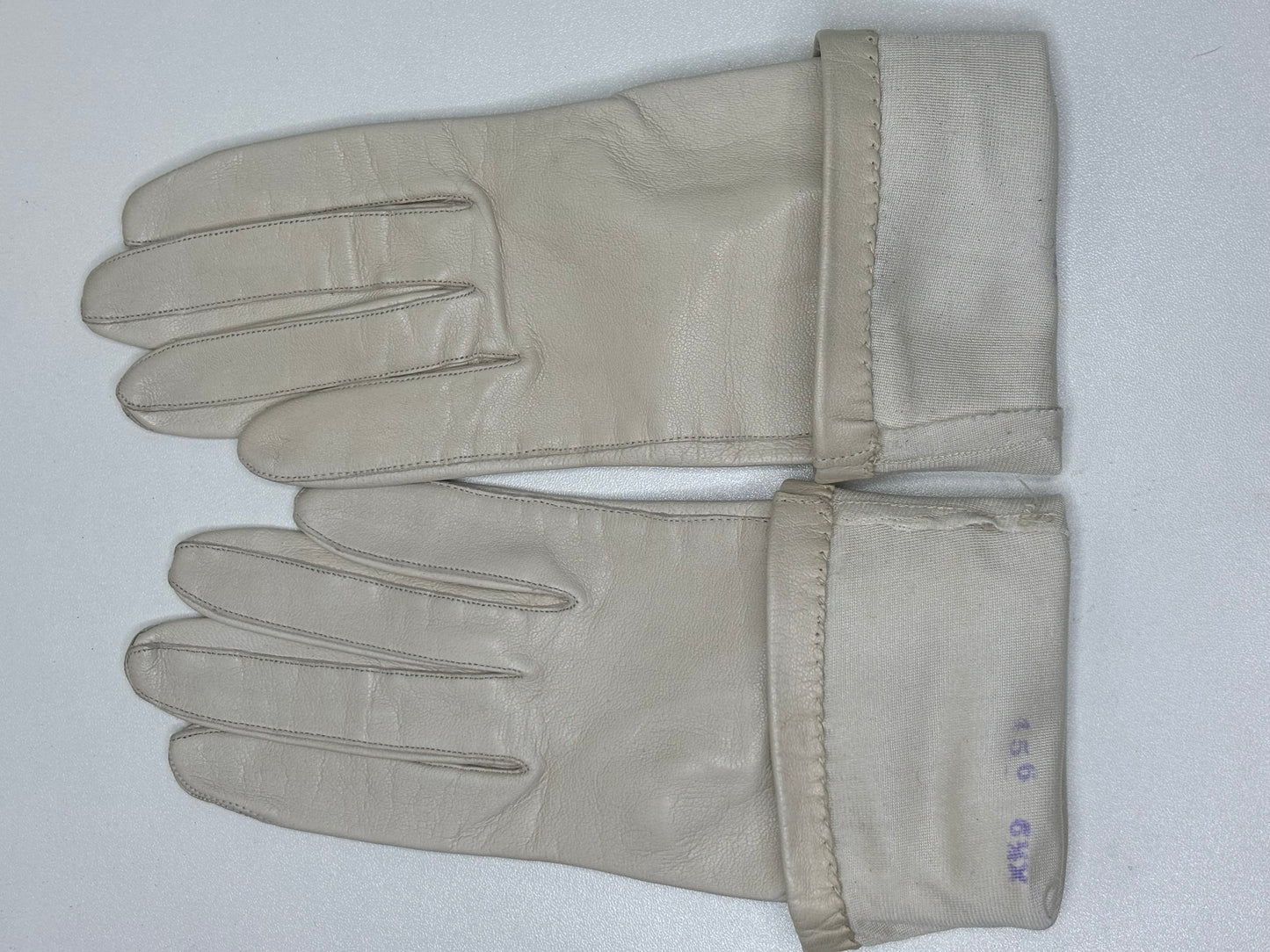 C019 Vintage Van Raalte Bone Leather Ladies Gloves Size 5.5