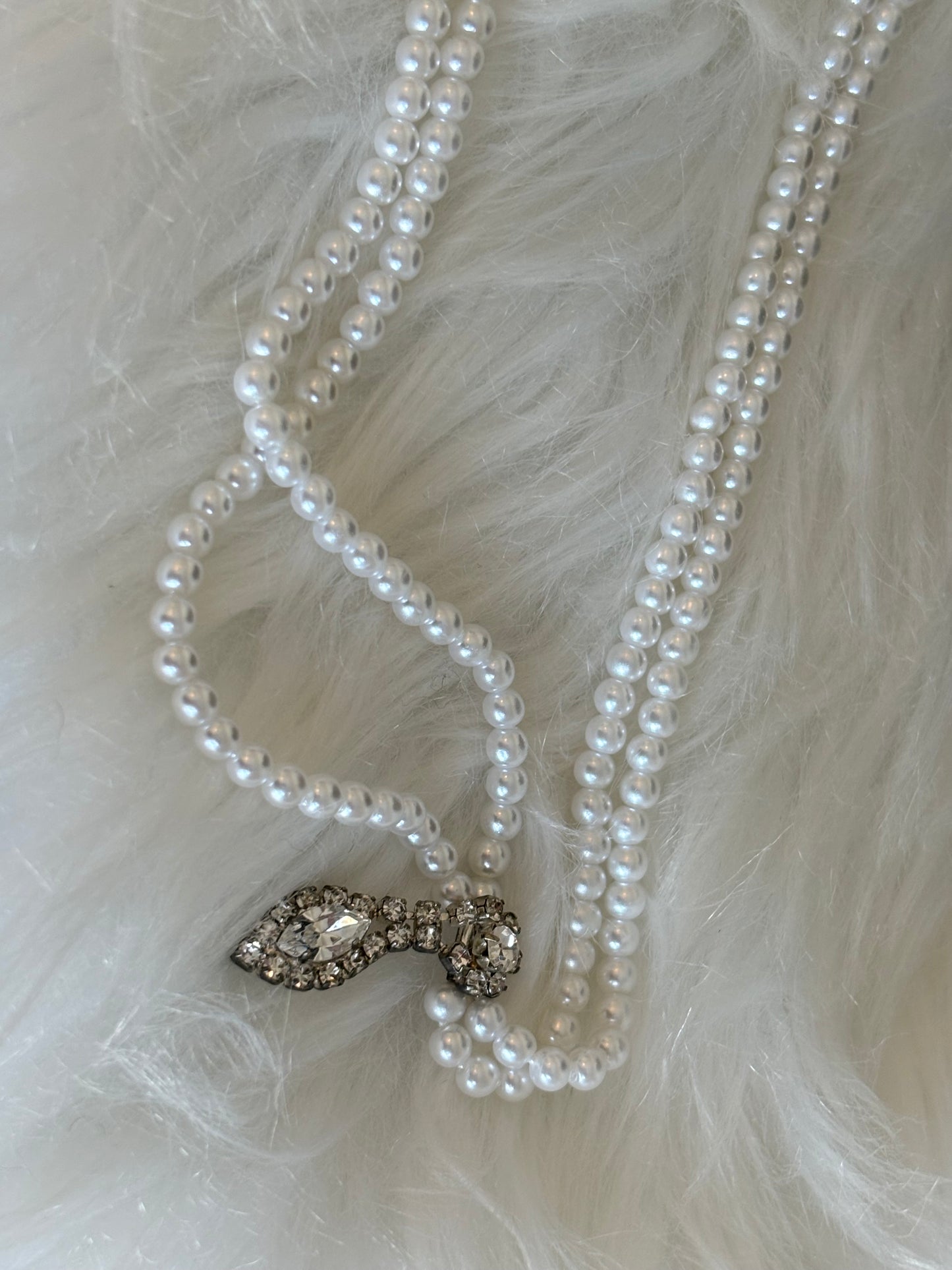 #0100 Vintage Faux Pearl with Rhinestone Pendant Necklace