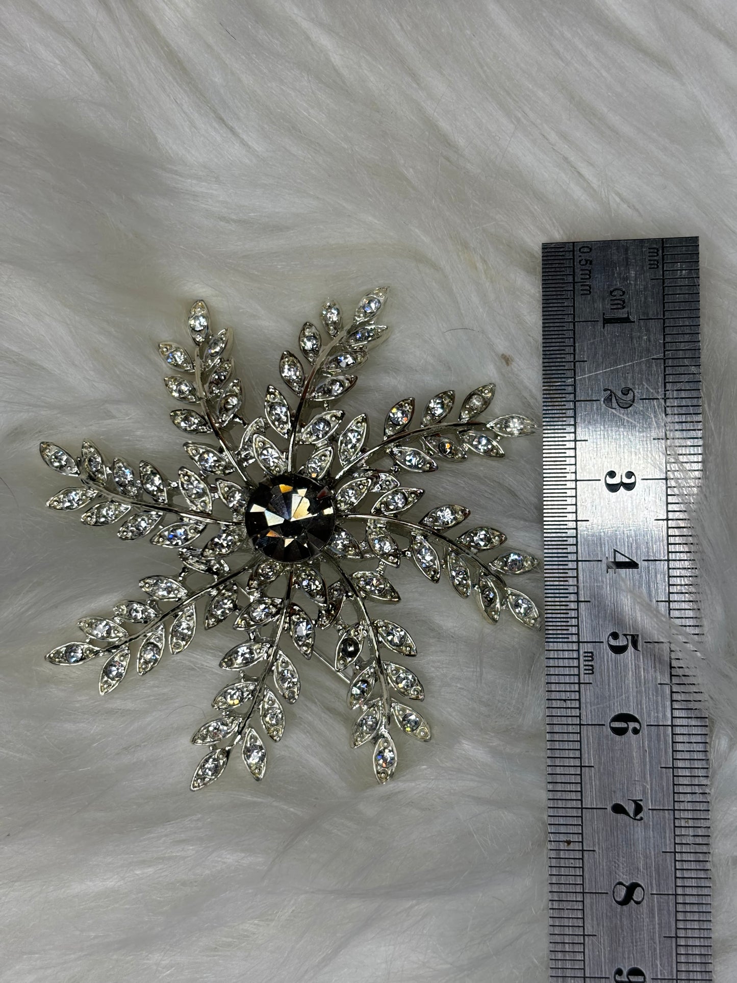 A262 Vintage Sarah Coventry Evening Snowflake Brooch Rhinestones and Silver Tone