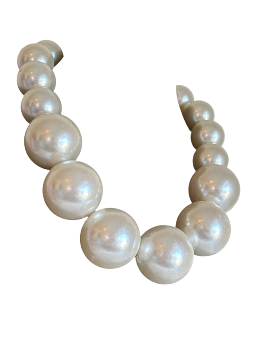 #0001 11” Giant Faux Pearls Necklace