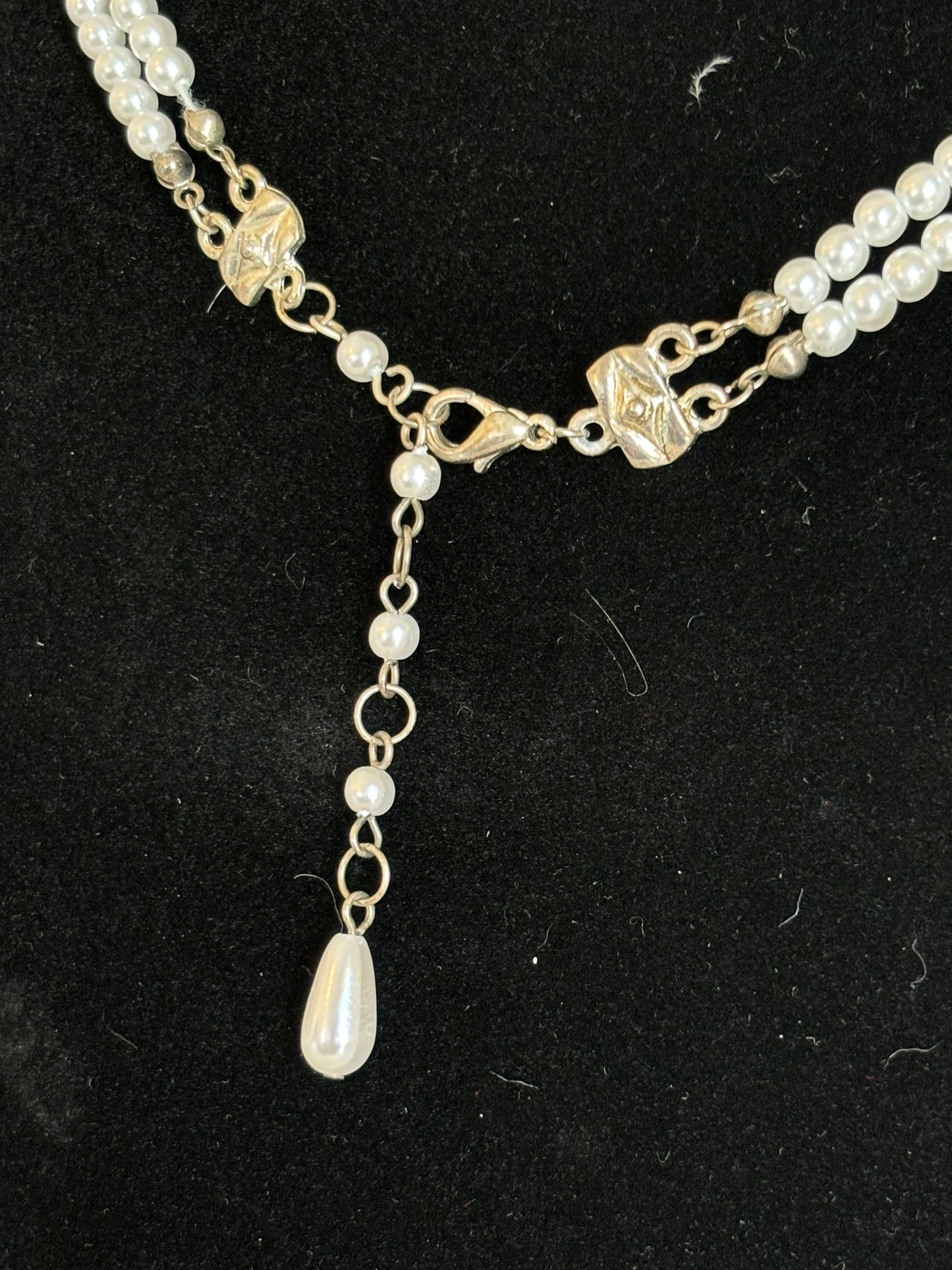 #0100 Elegant Vintage Faux Pearl and Rhinestone Pendant Necklace