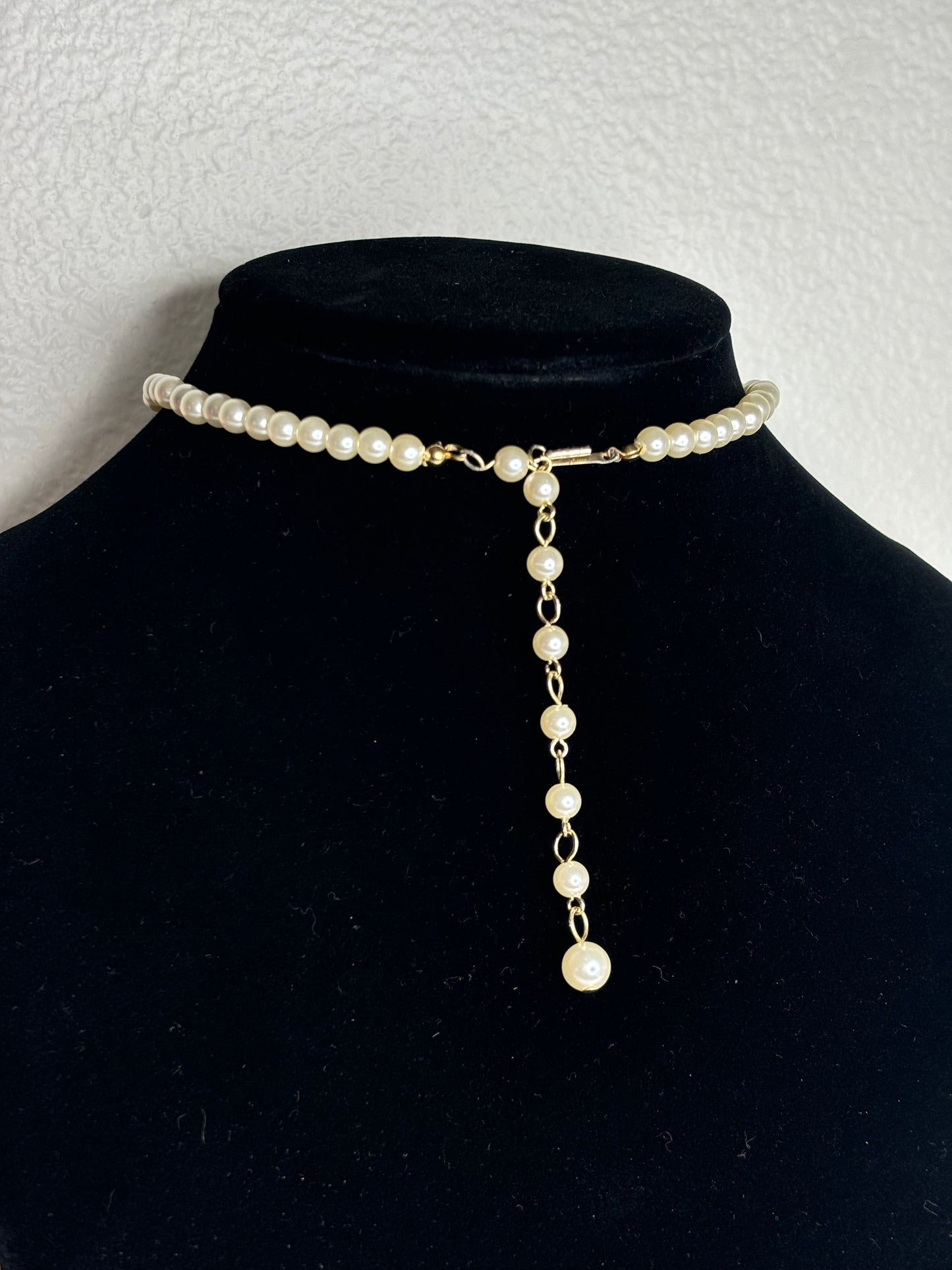 B013 Faux Pearl Tie Necklace