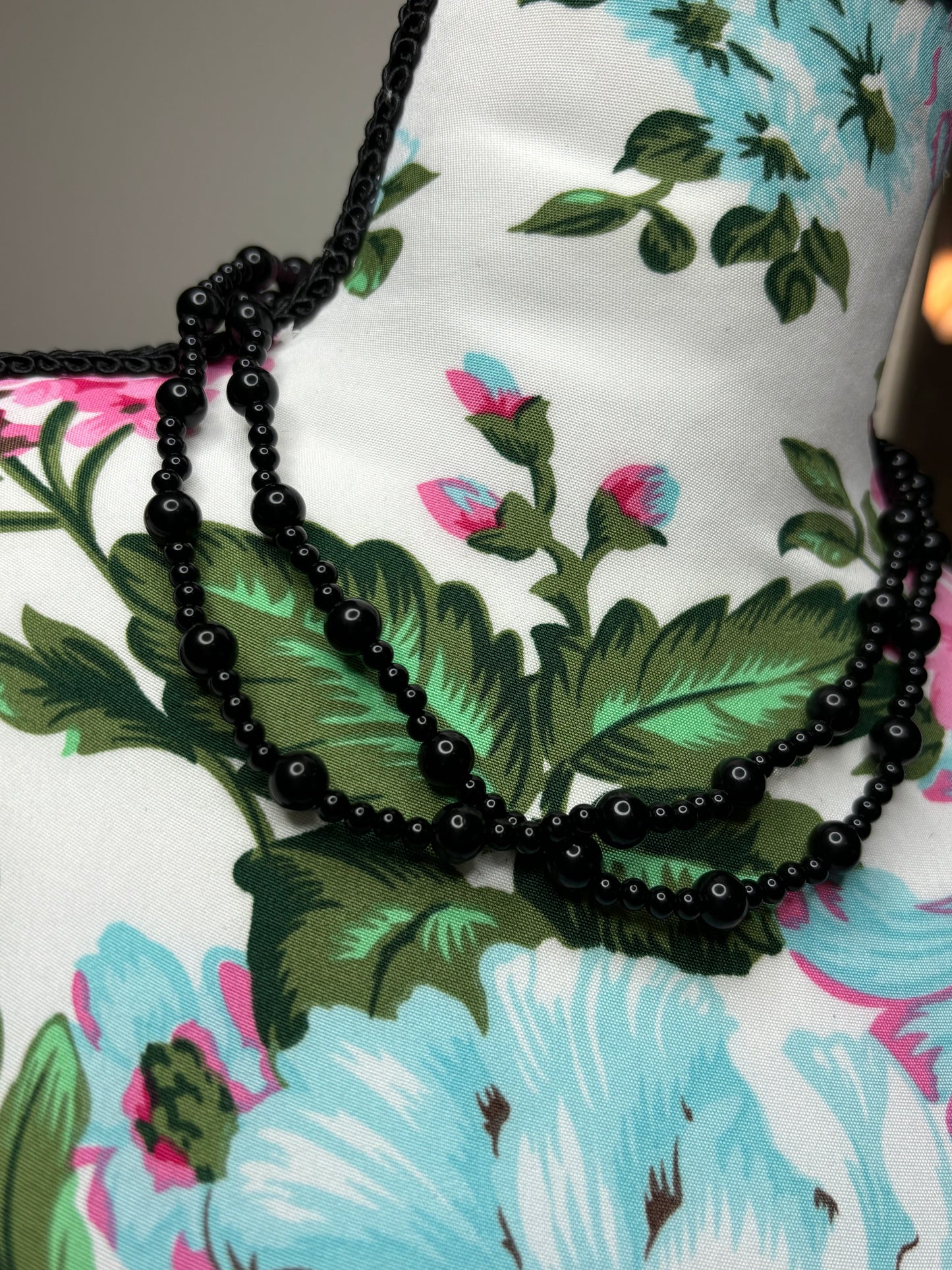 A162 Black Beaded Necklace 16”