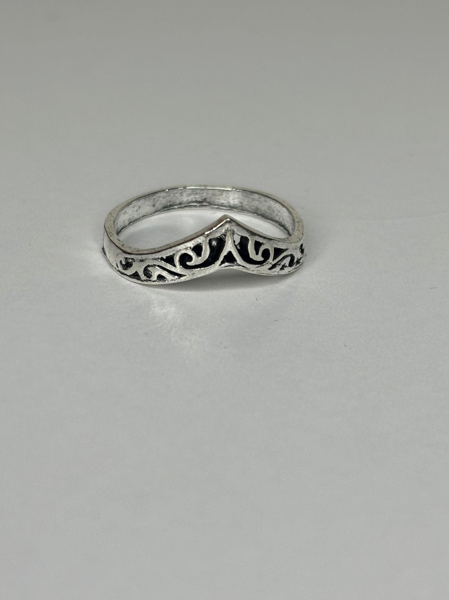 B021 Small Silver Tone Fashion Ring Sz 7.5