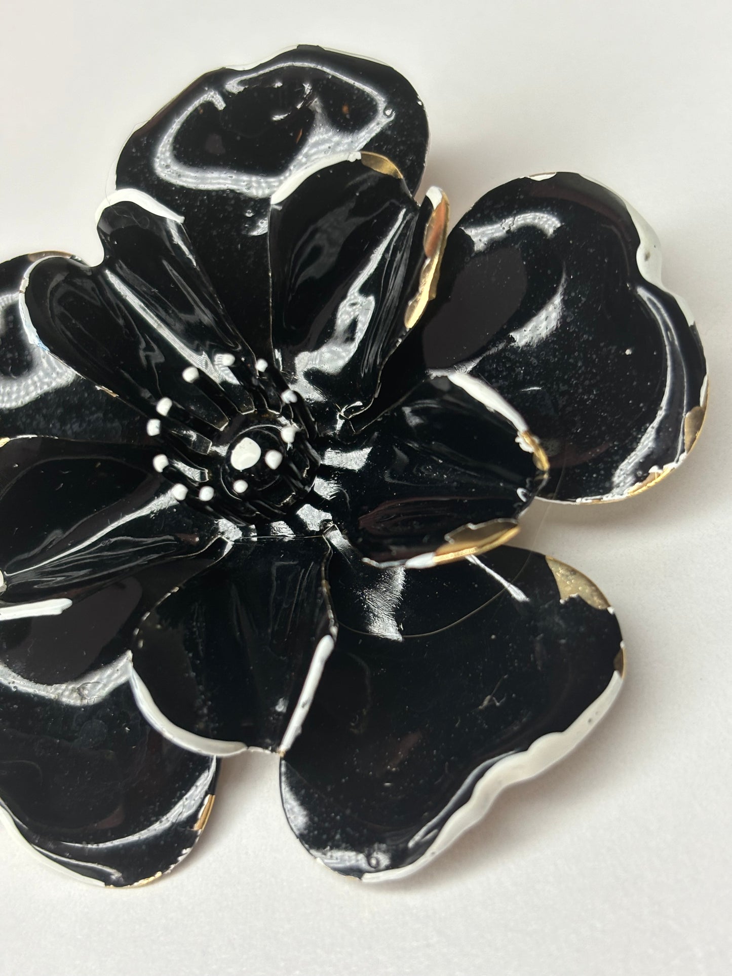 Black And White Flower Brooch -Peeling