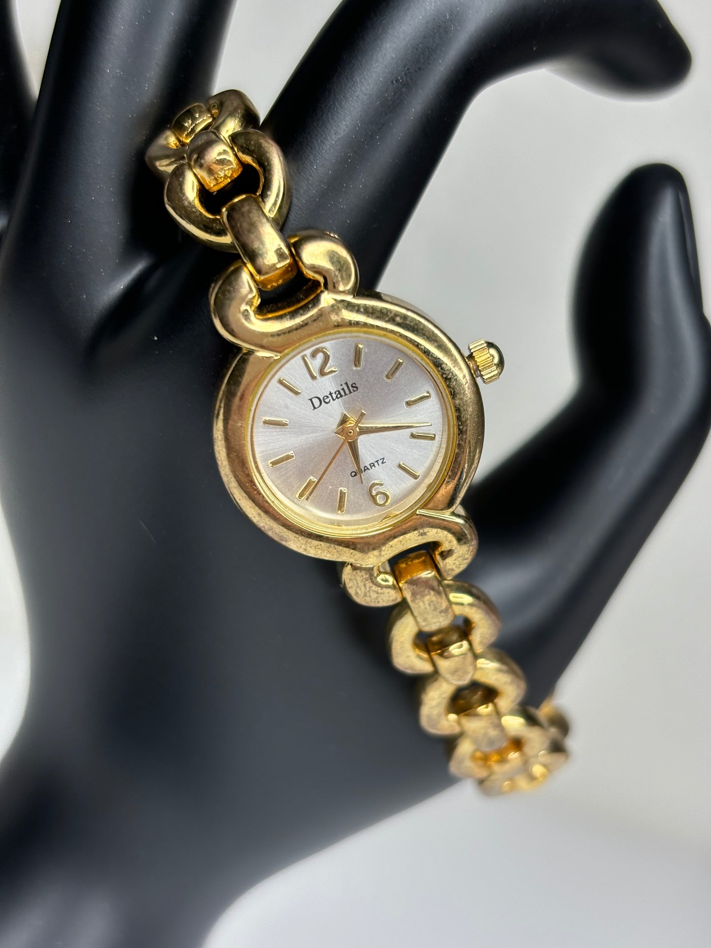 Details Womens Watch Gold Tone Quartz New Battery