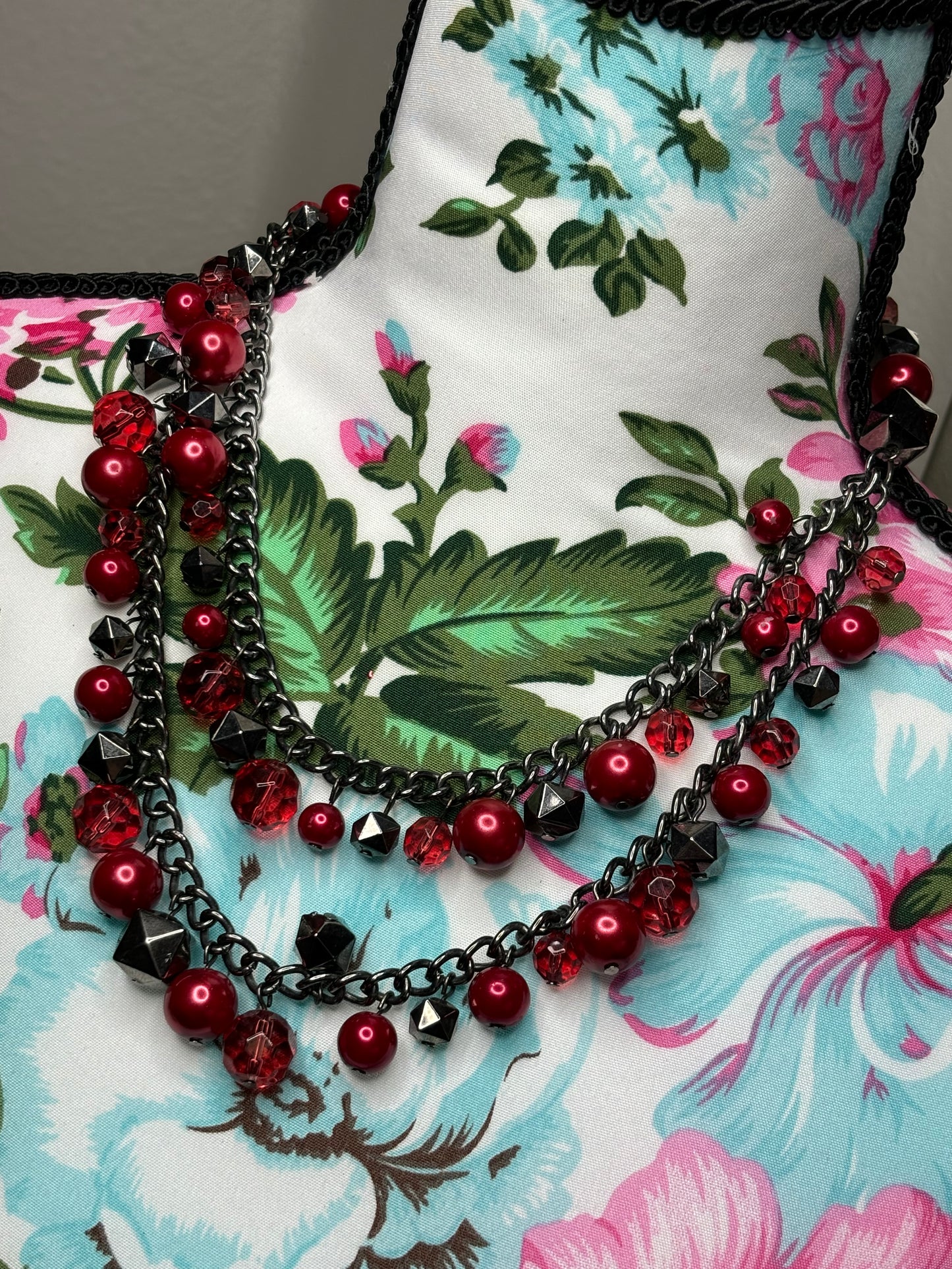 A163 Black and Red Bead Necklace 16”