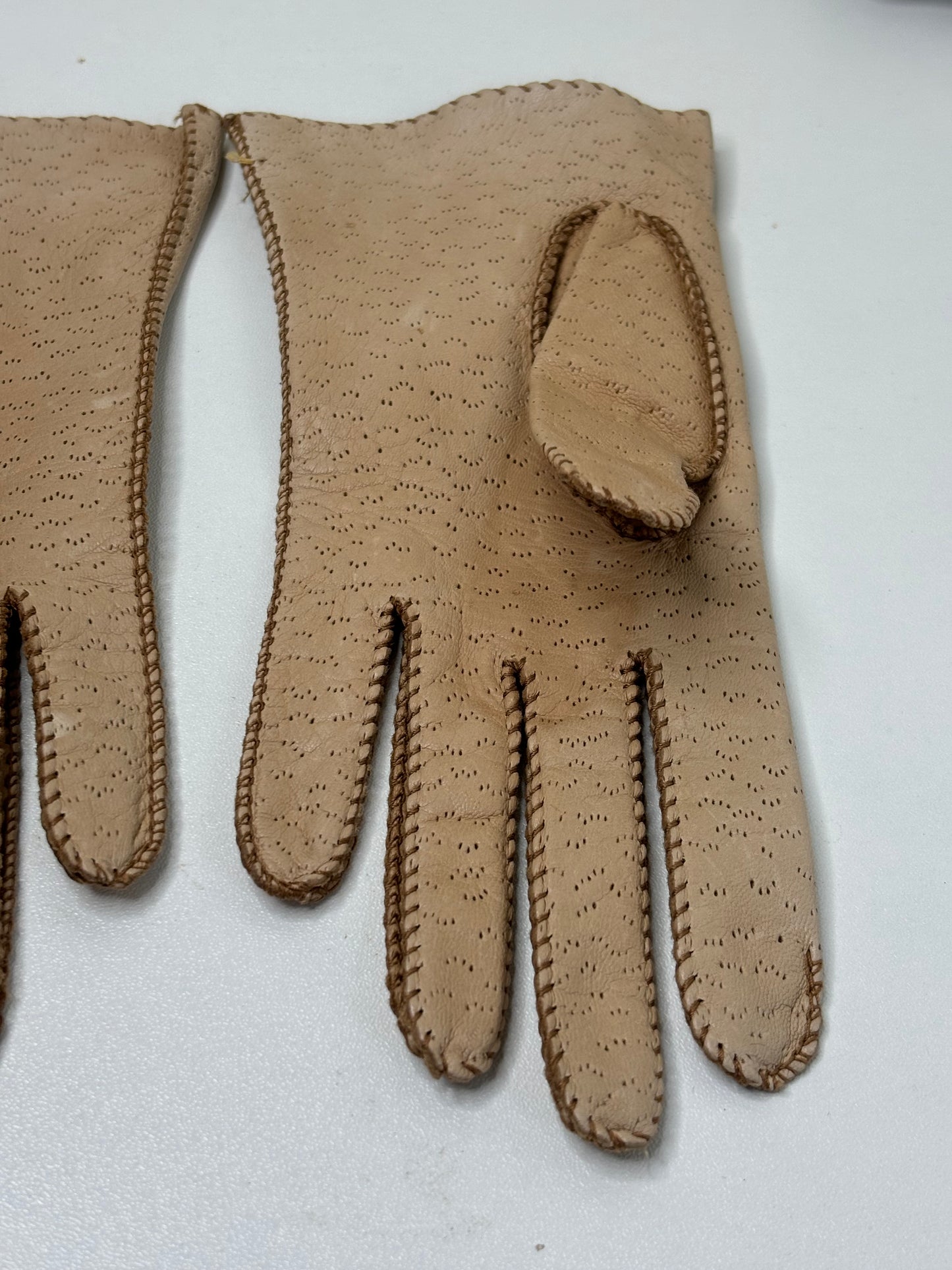 C014 Vintage Washable Fownes Genuine DeerSkin Gloves Size 6.5