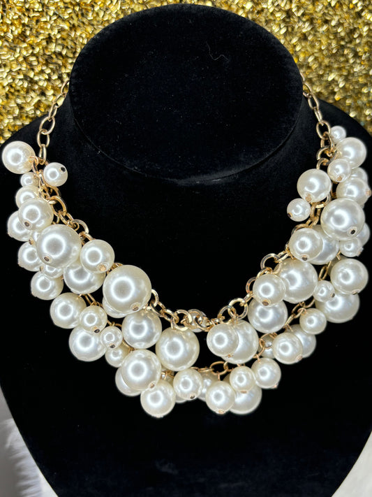 #0124 14” Erica Lyons Gold Toned Pearl Necklace Large