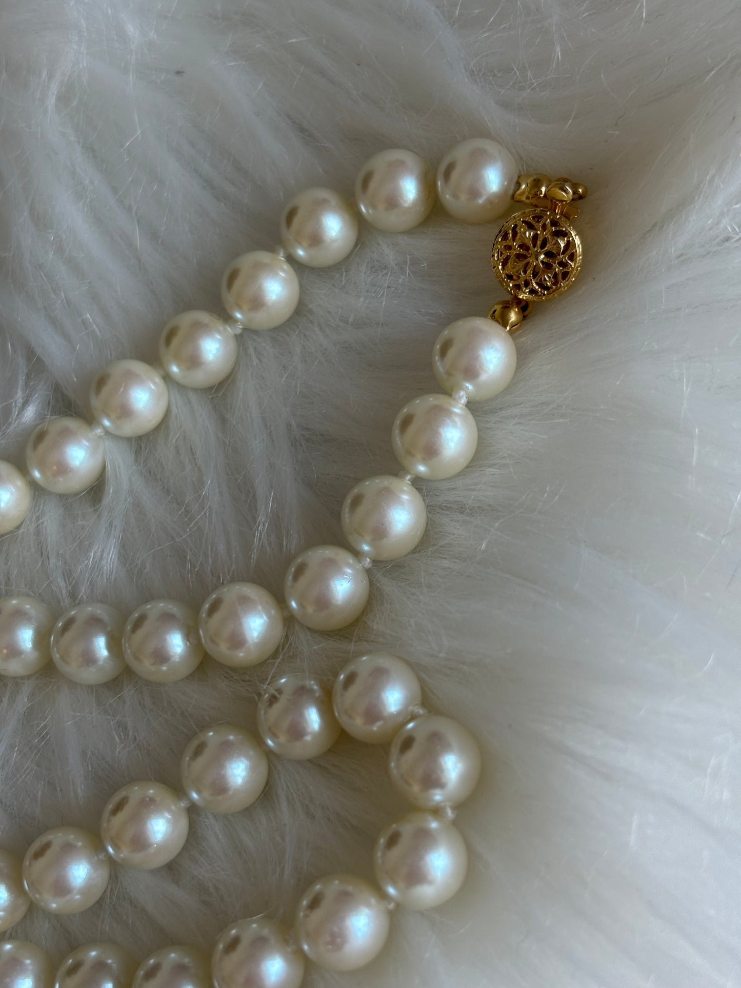 #0135 Vintage Faux Pearl Necklace 16”