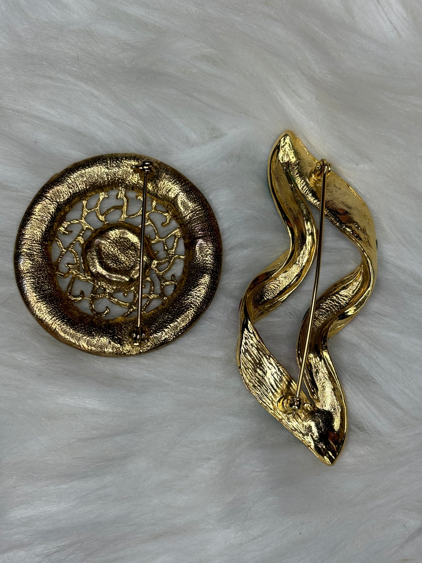 A258 Set of Vintage Enamel Twisted Ribbon Style & Circle Art Brooches Gold Tone