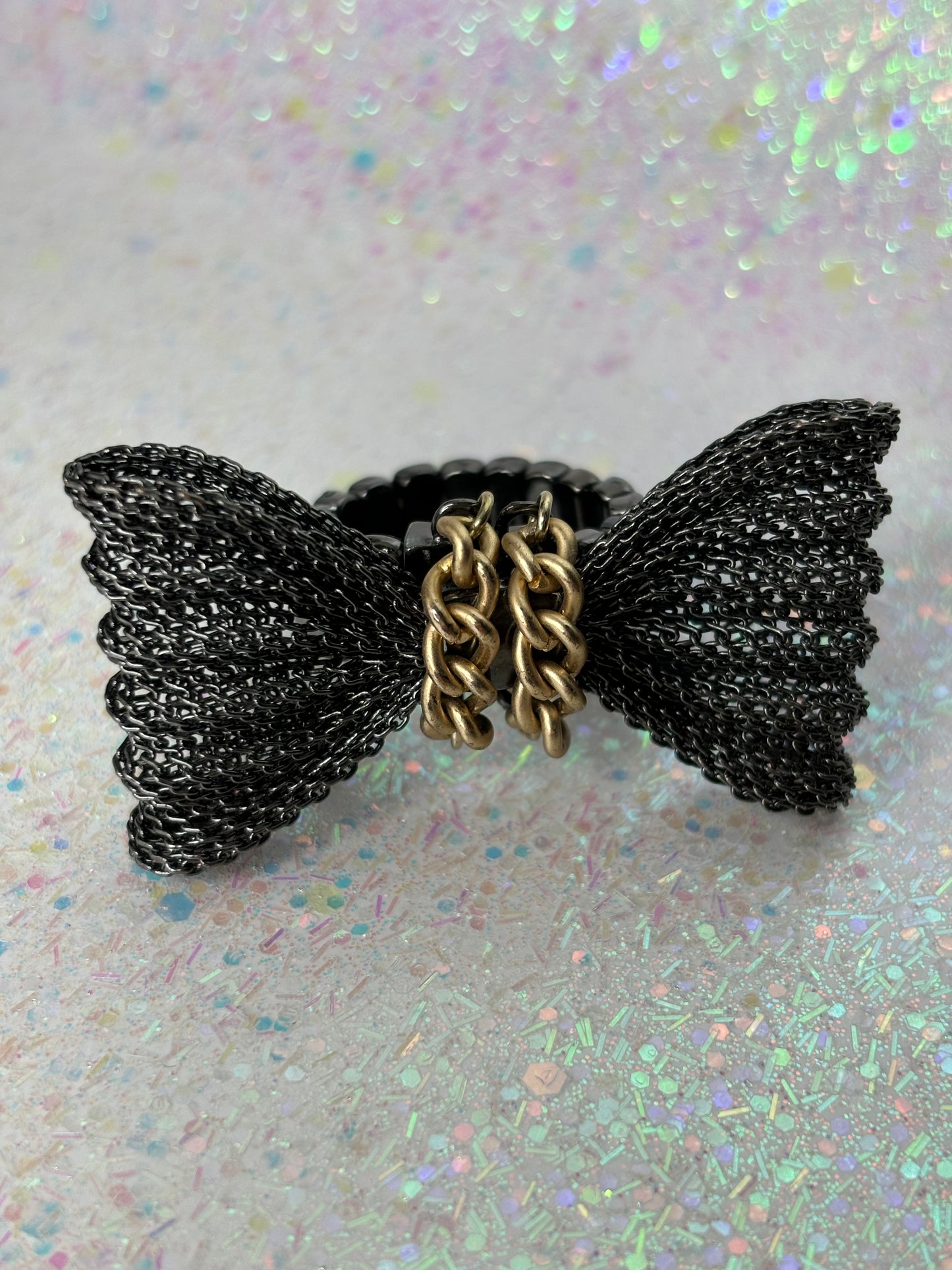 A095 Stretchy Black/Gold Bow Ring