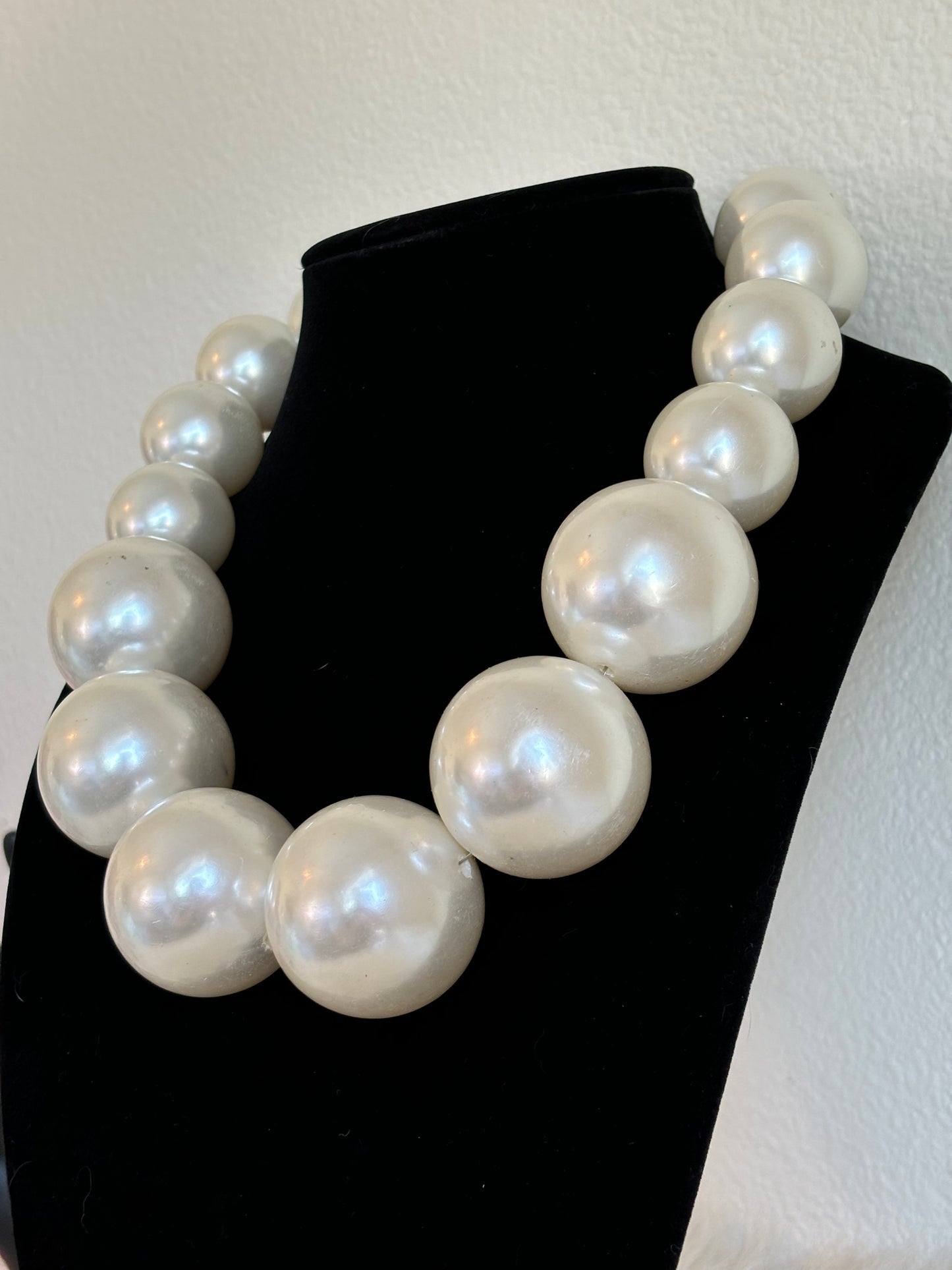 #0001 11” Giant Faux Pearls Necklace