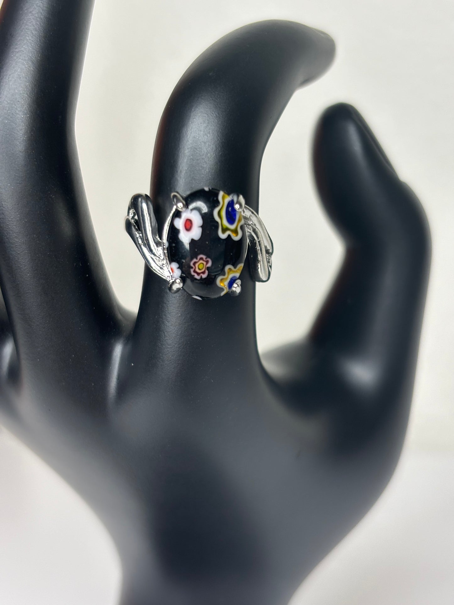 B033 Black Glass Fashion Ring 6.75