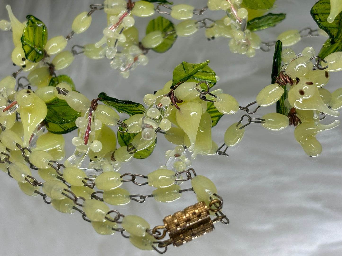 A141 Vintage Venetian Murano Glass Bird Lime Green Beaded Necklace with Glass Leaves c1930s