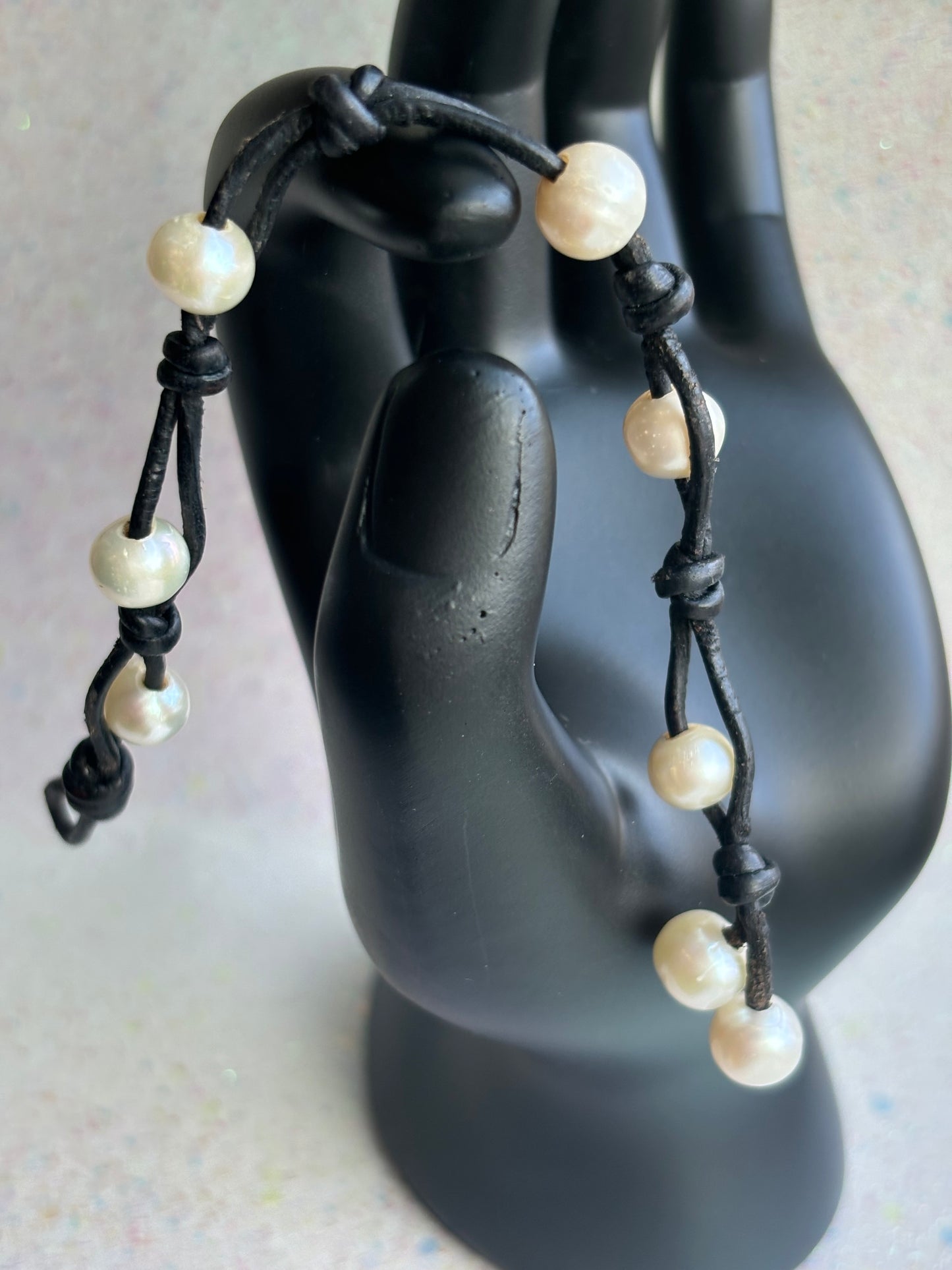 #0067 PEARL Bracelet on Leather Rope