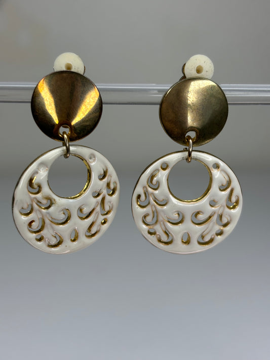 B043 Vintage Gold and White Clip On Earrings