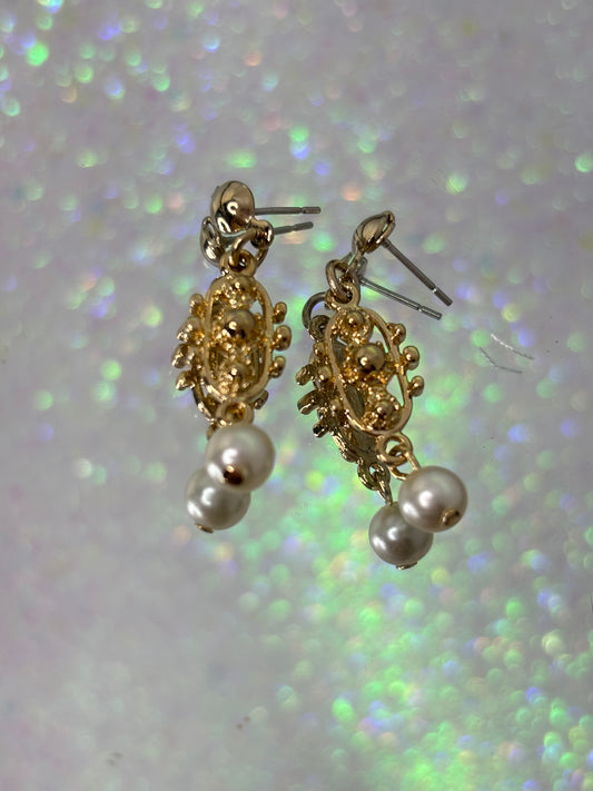 #0157 Sarah Coventry Small Gold Toned and Pearl Earrings