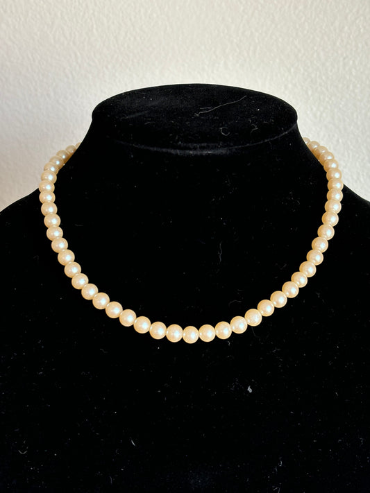 #0142 Vintage 14” Faux Pearl Necklace