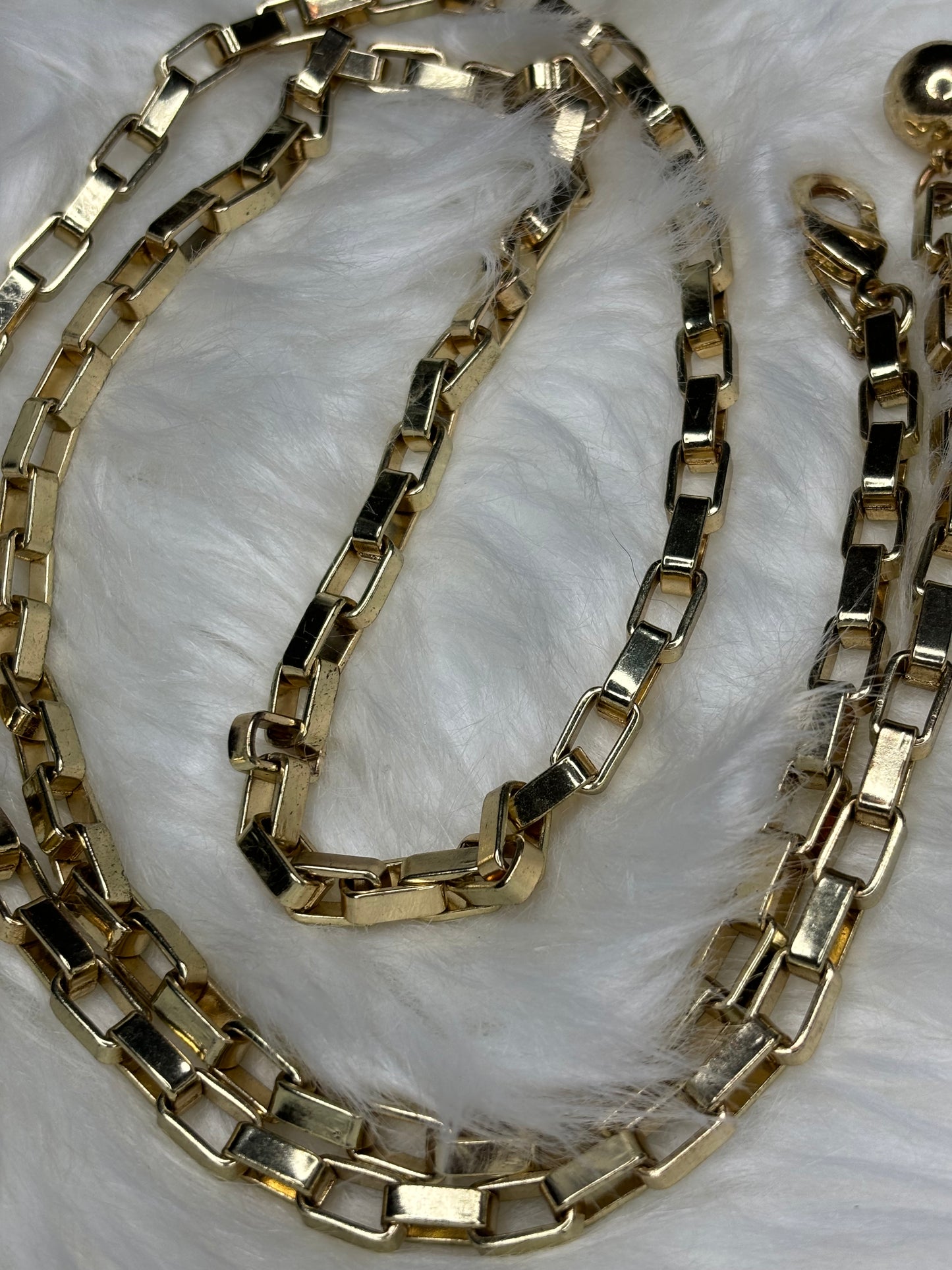 C023 Chicos Gold Tone Link Waist Chain Belt45”