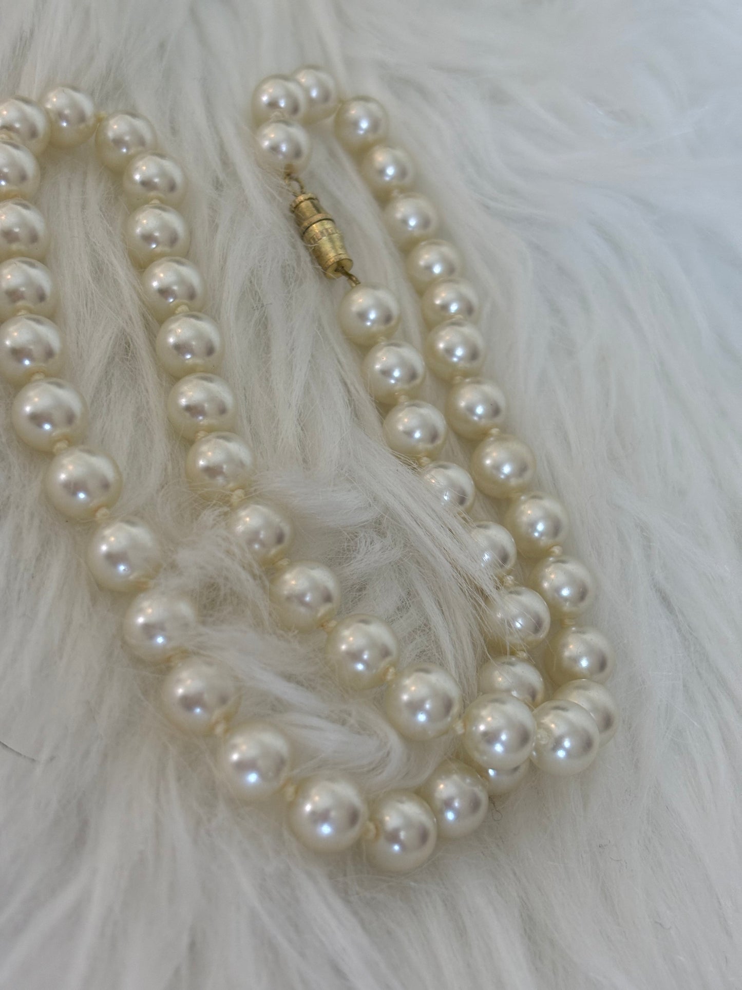 #0139 16” Faux Pearl Necklace