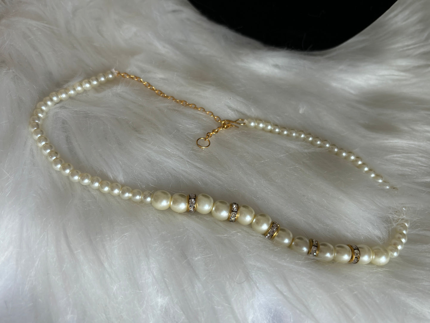 #0085 Faux Pearl Necklace with Sparkle Details