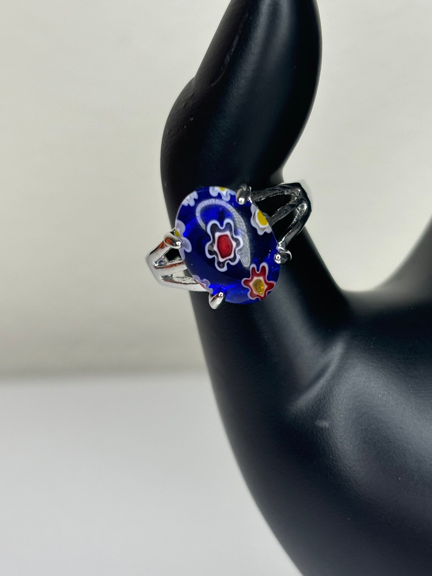 B030 Blue Glass Fashion Ring Sz 8.25