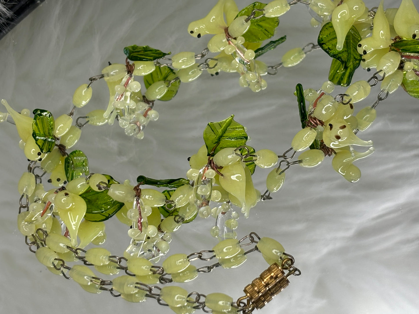 A141 Vintage Venetian Murano Glass Bird Lime Green Beaded Necklace with Glass Leaves c1930s