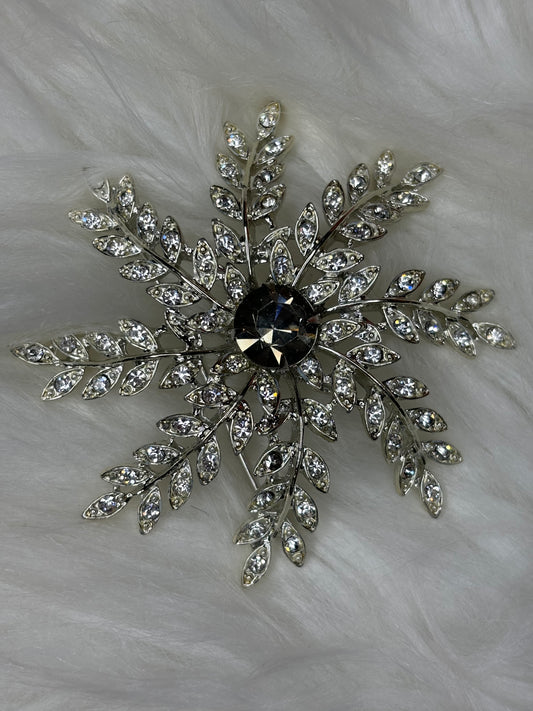 A262 Vintage Sarah Coventry Evening Snowflake Brooch Rhinestones and Silver Tone