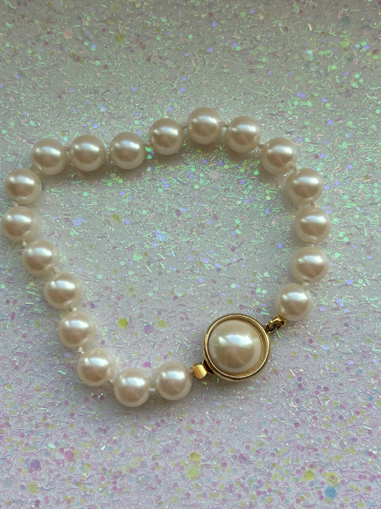 #0103 Vintage Faux Pearl Bracelet