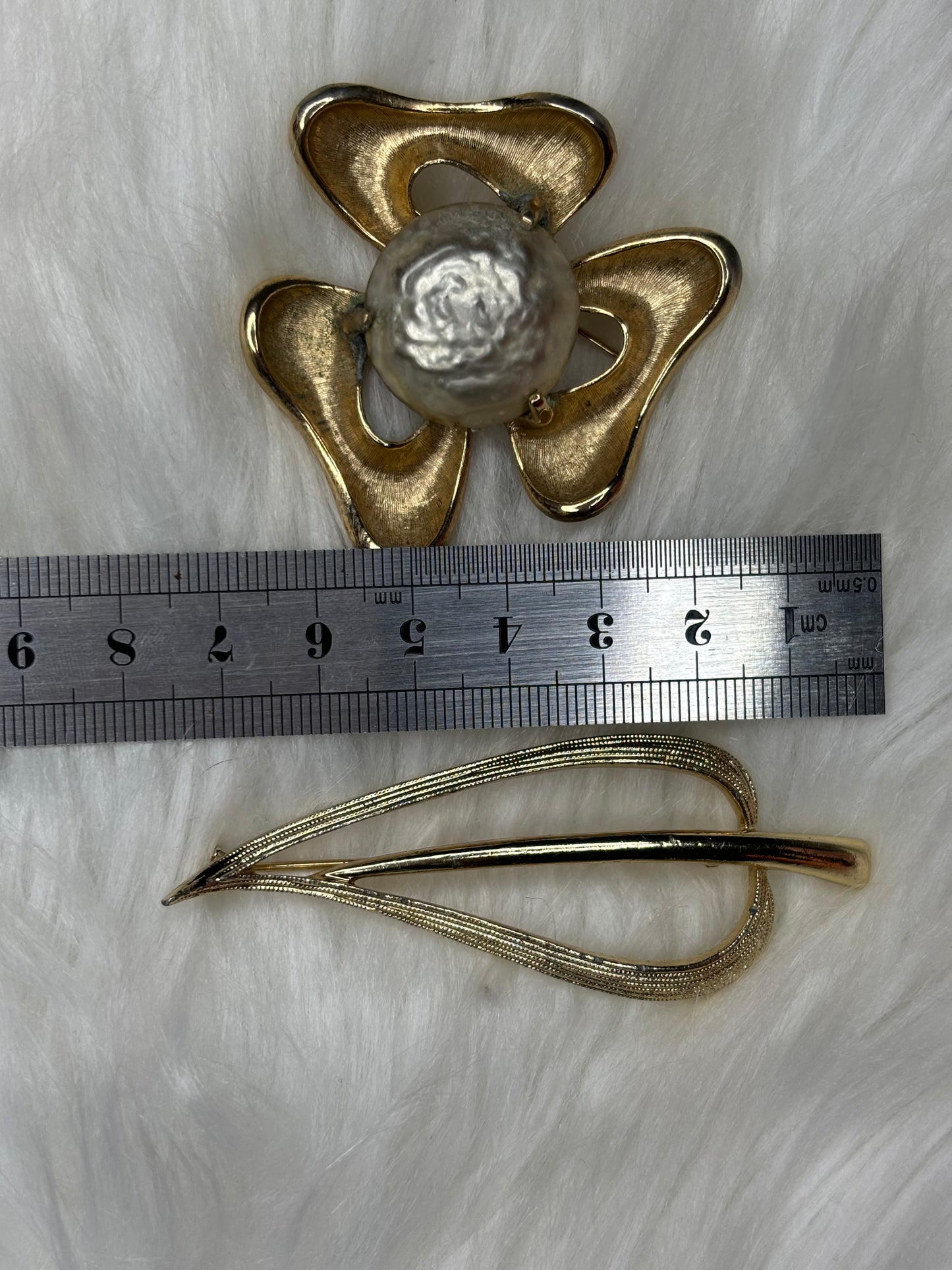 A261 Set of Vintage Sarah Coventry Fashion Parade Baroque Brooch & Gold Leaf Brooch