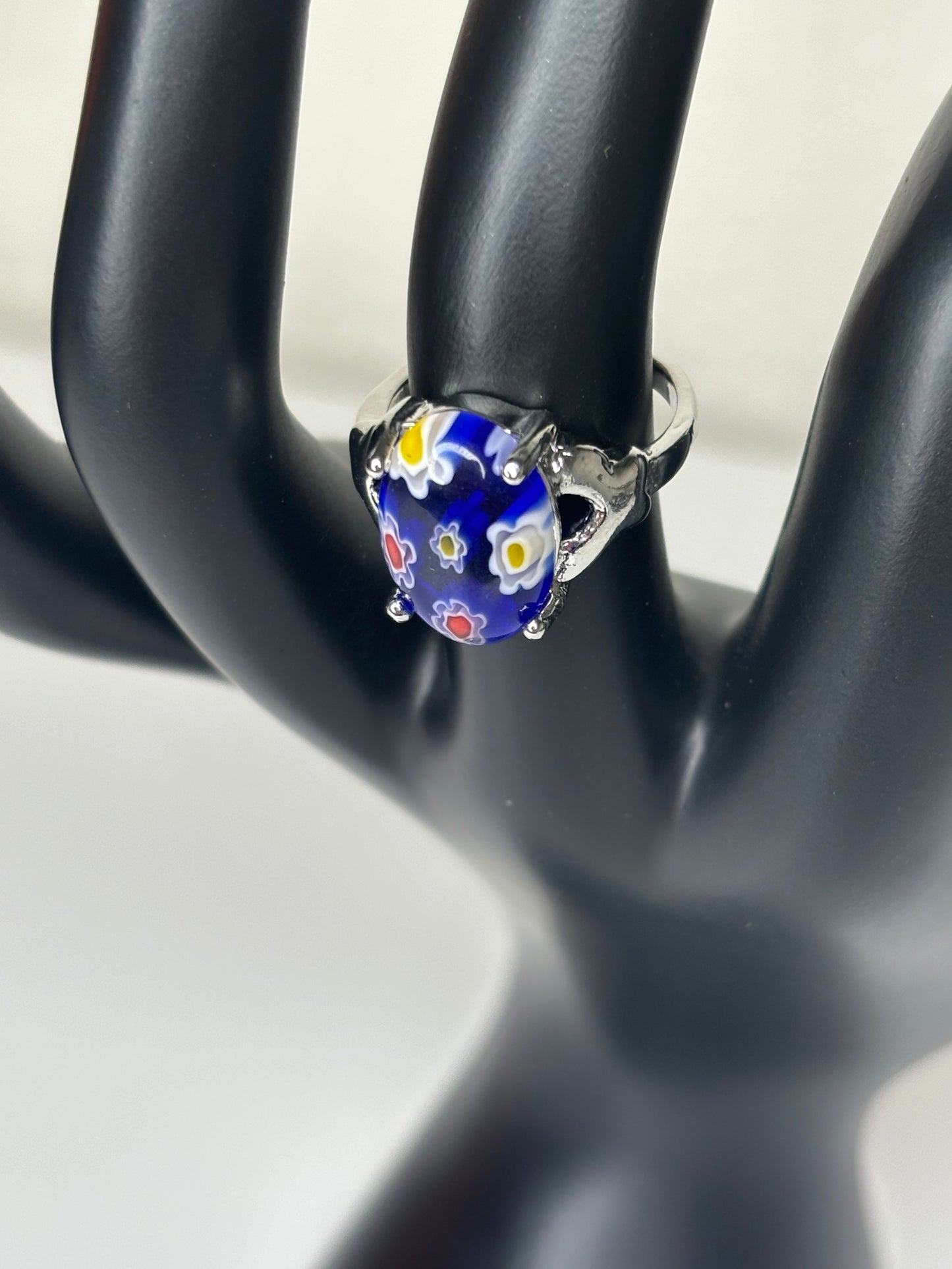 B024 Blue Glass Fashion Ring Sz 6