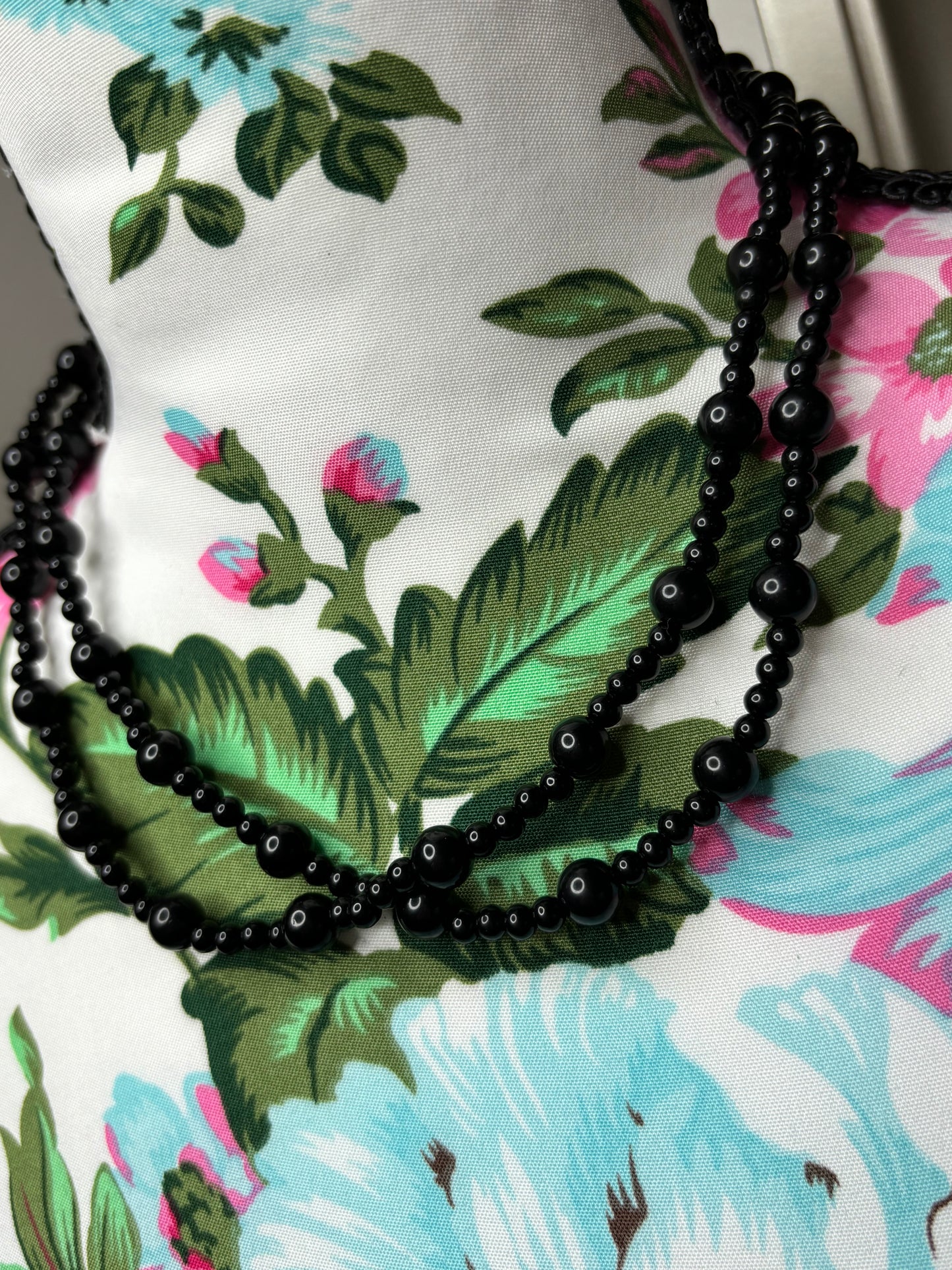 A162 Black Beaded Necklace 16”