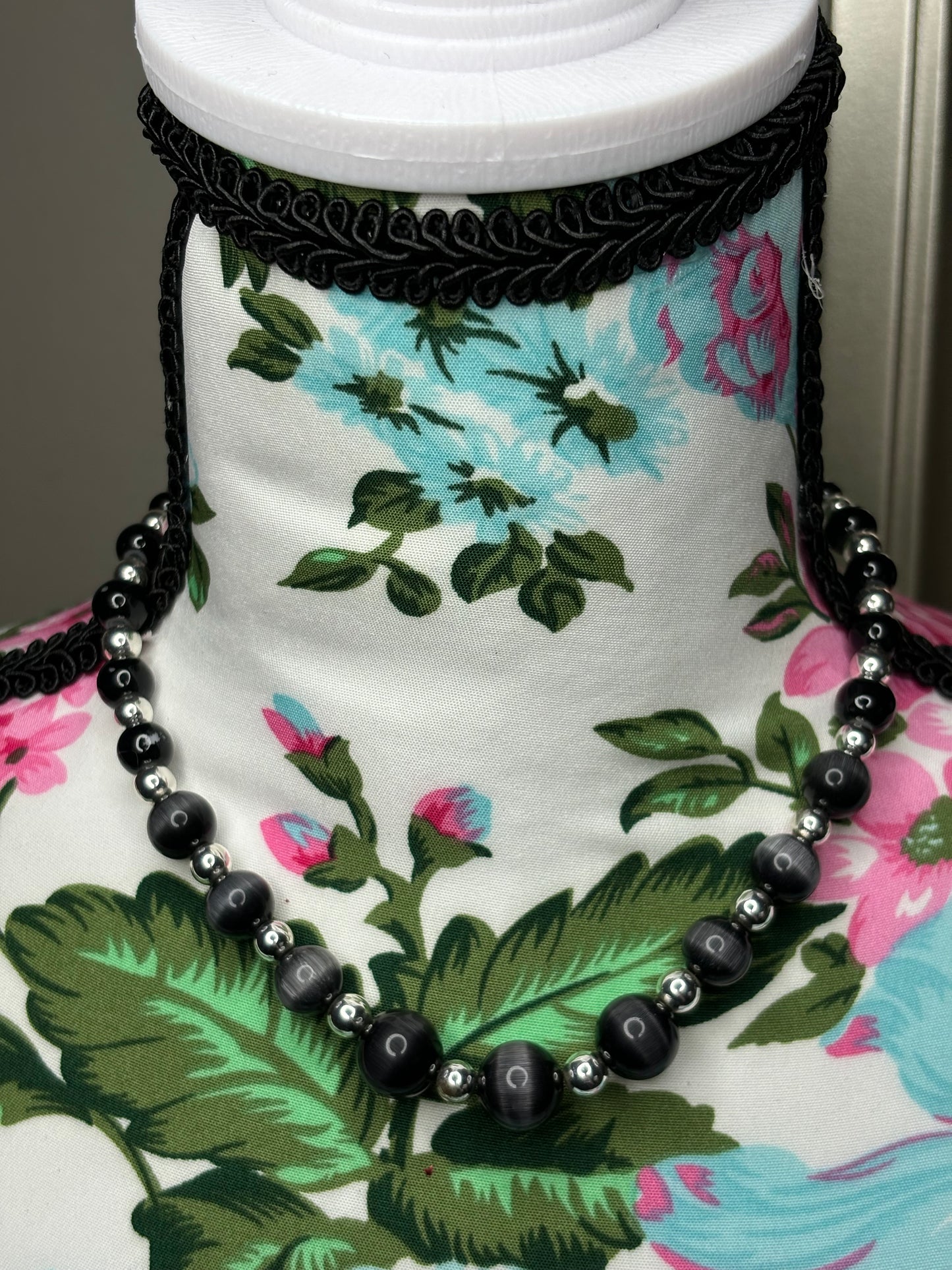 A167 Black Cat Eye Beaded Necklace 16”