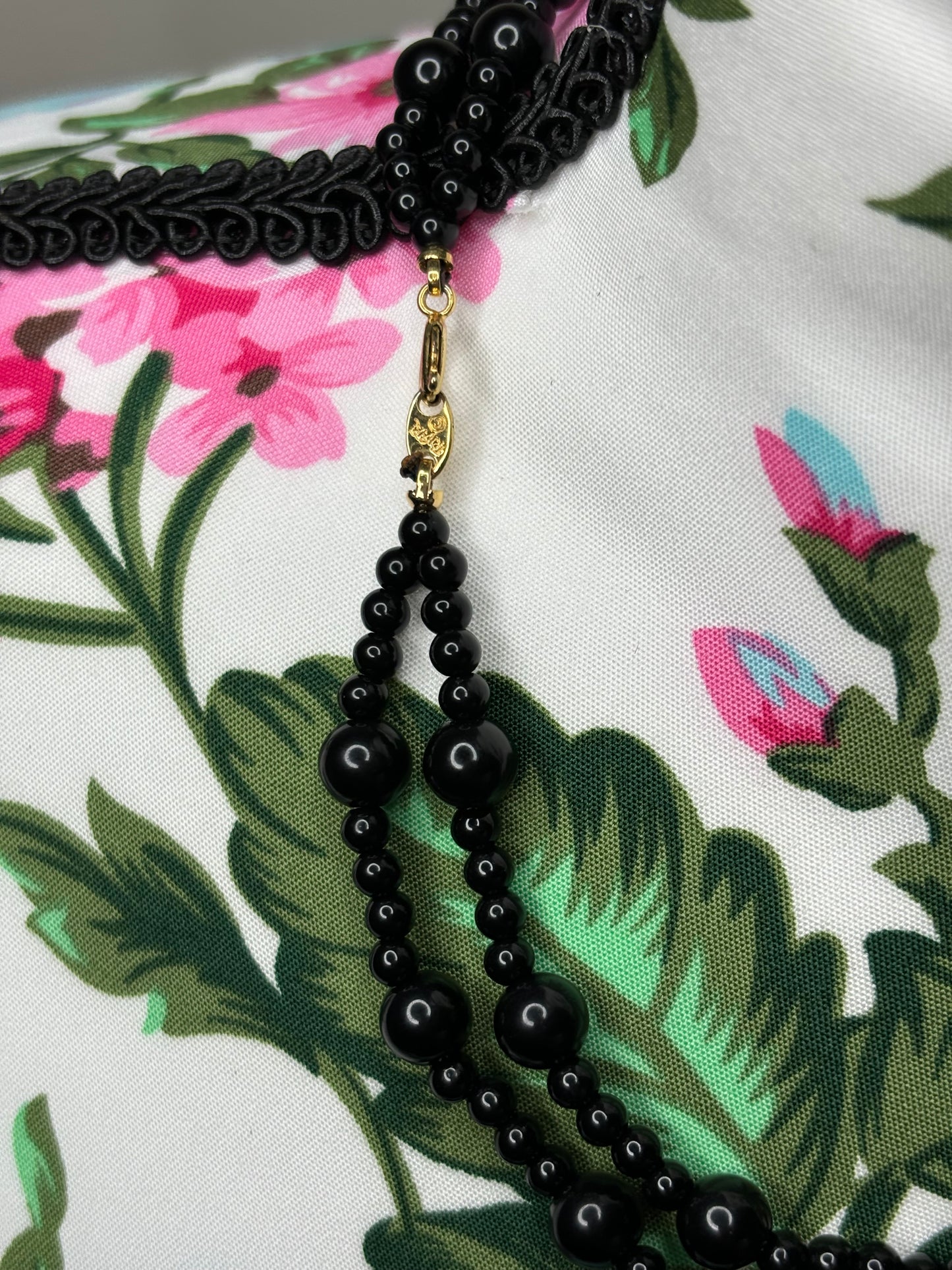 A162 Black Beaded Necklace 16”