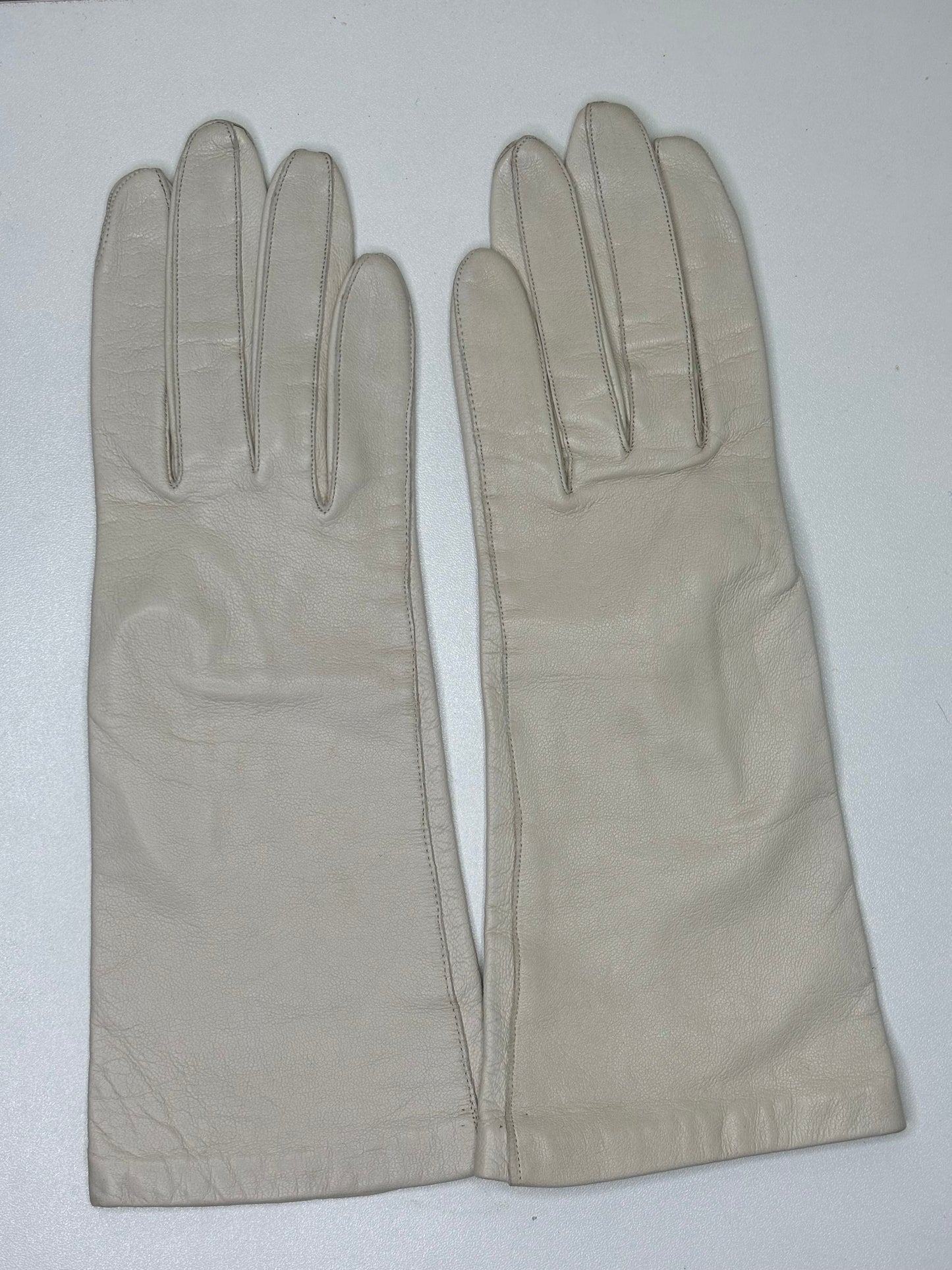 C019 Vintage Van Raalte Bone Leather Ladies Gloves Size 5.5