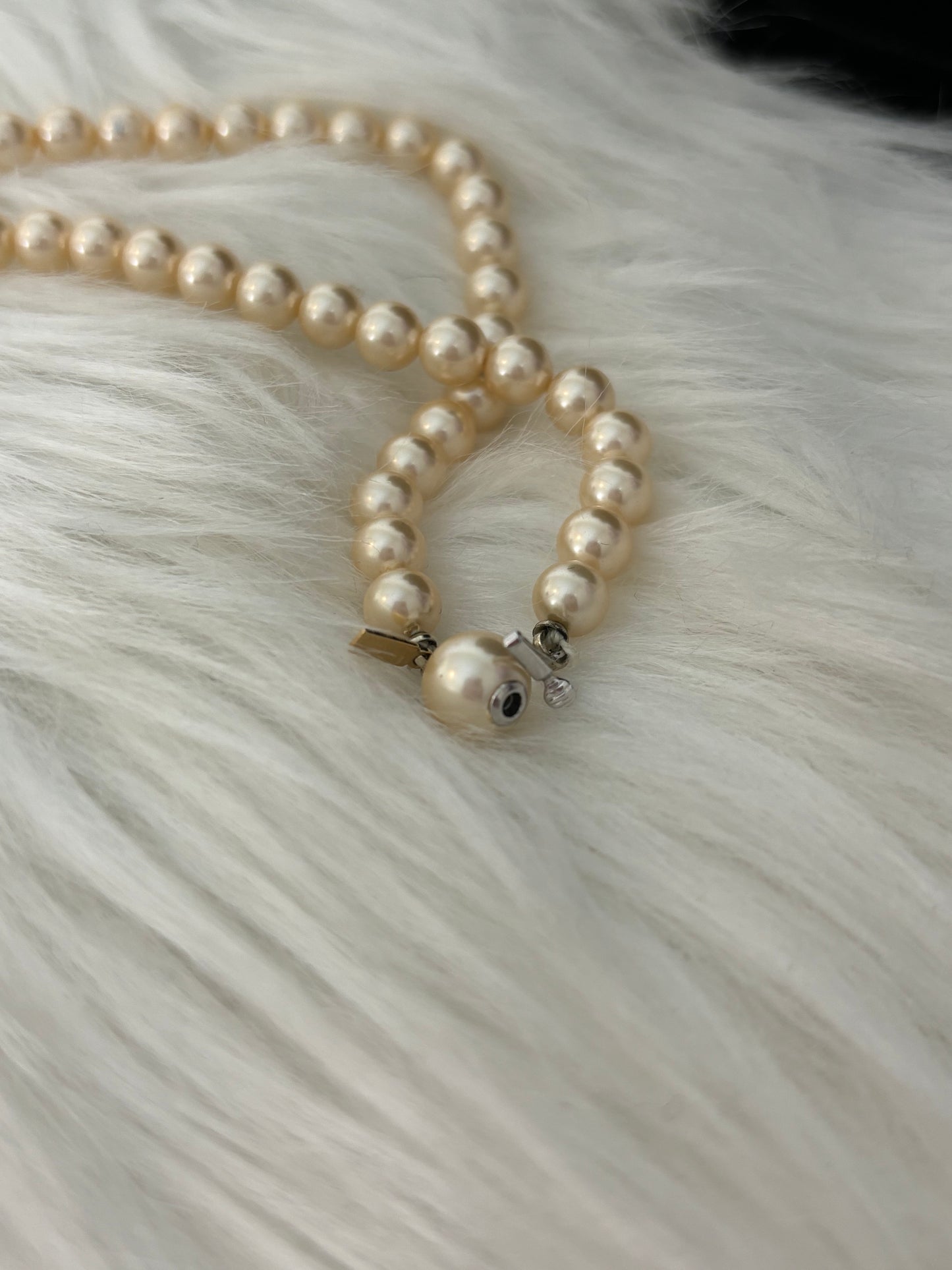 #0143 Monet Faux Pearl 18” Necklace - Cool Clasp!