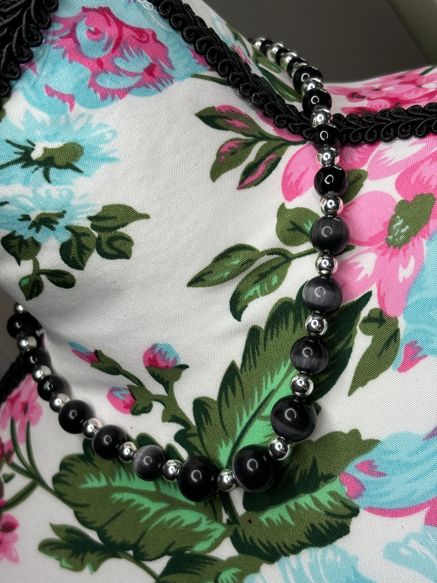 A167 Black Cat Eye Beaded Necklace 16”