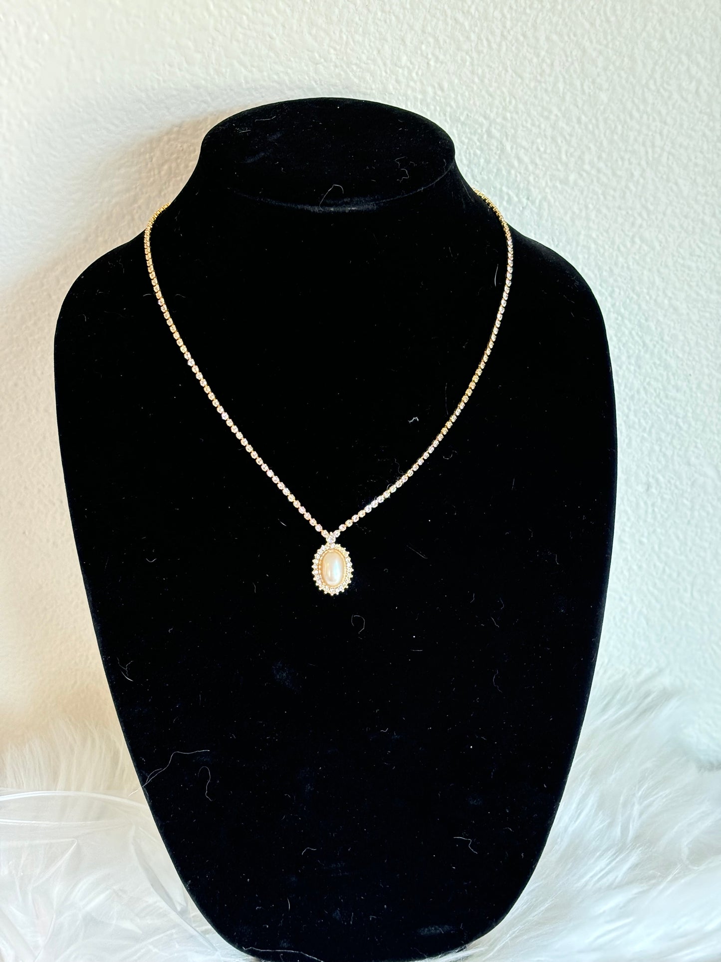 #0065 Monet (Signed) Gold Toned Necklace with Pearl Pendant