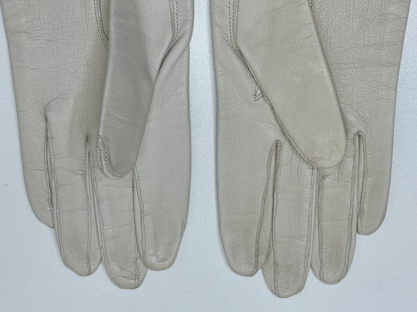 C019 Vintage Van Raalte Bone Leather Ladies Gloves Size 5.5